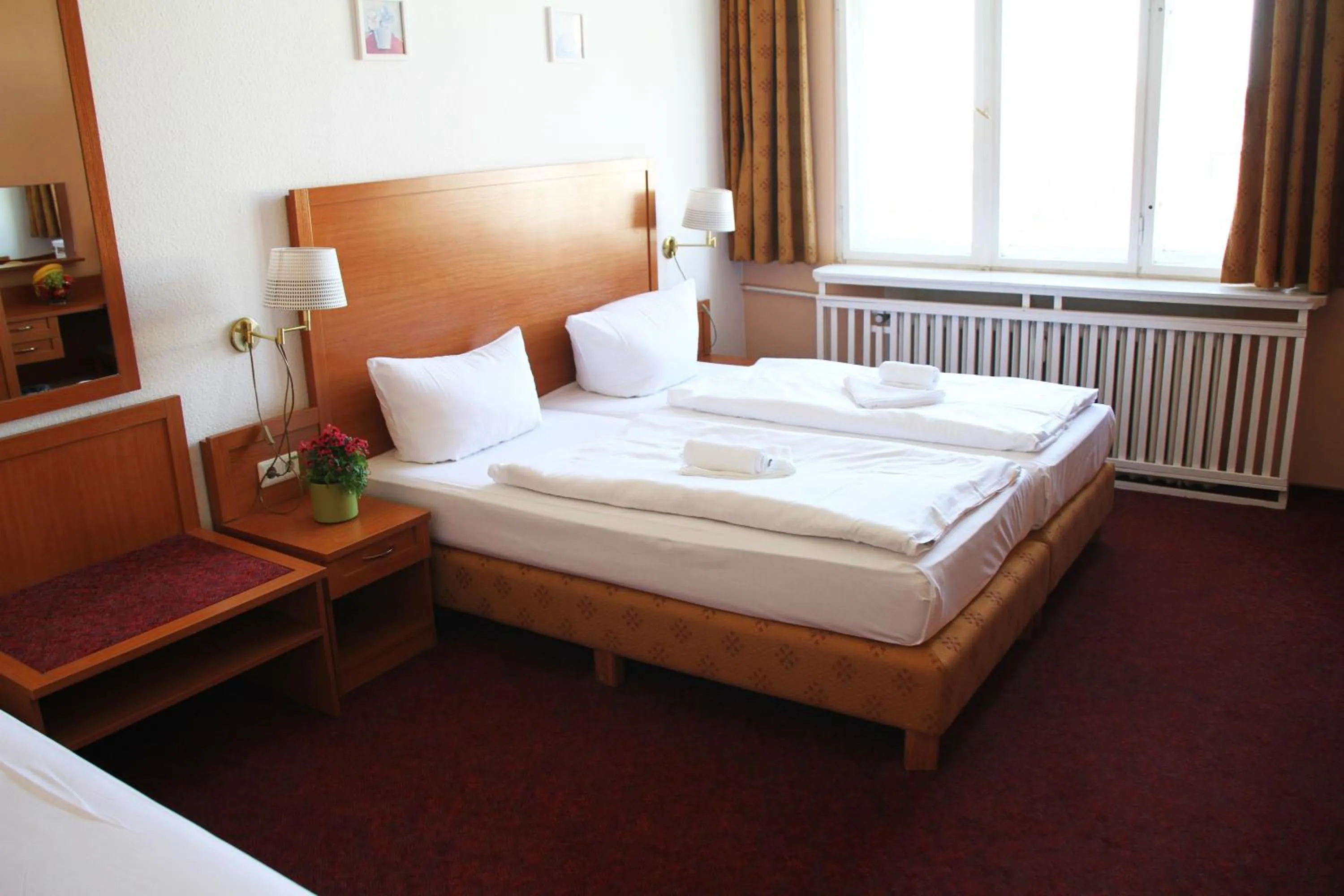 Photo of the whole room, Bed in Hotel Aster an der Messe