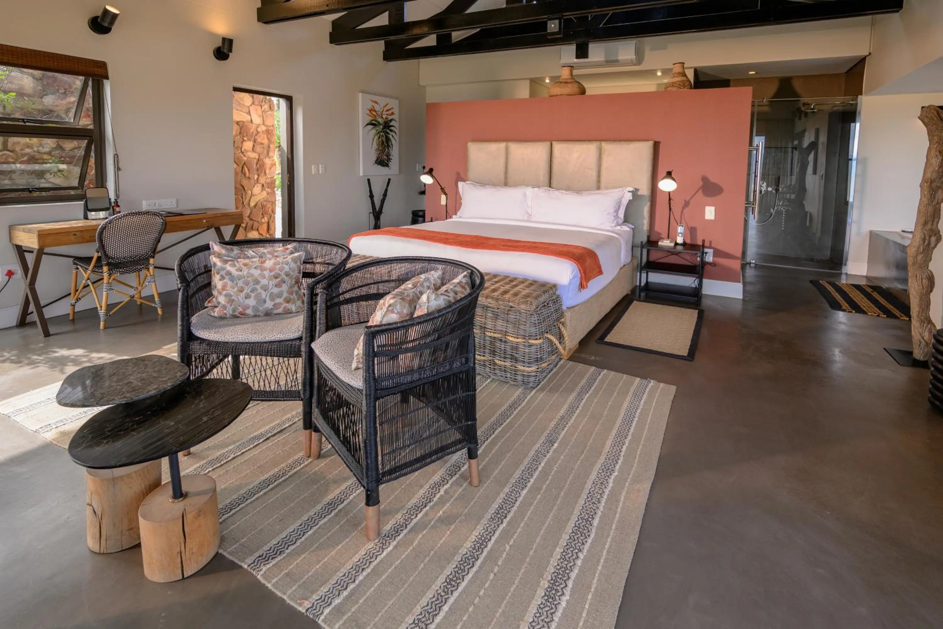 Photo of the whole room, Bed in Zulu Rock Lodge - Babanango Game Reserve