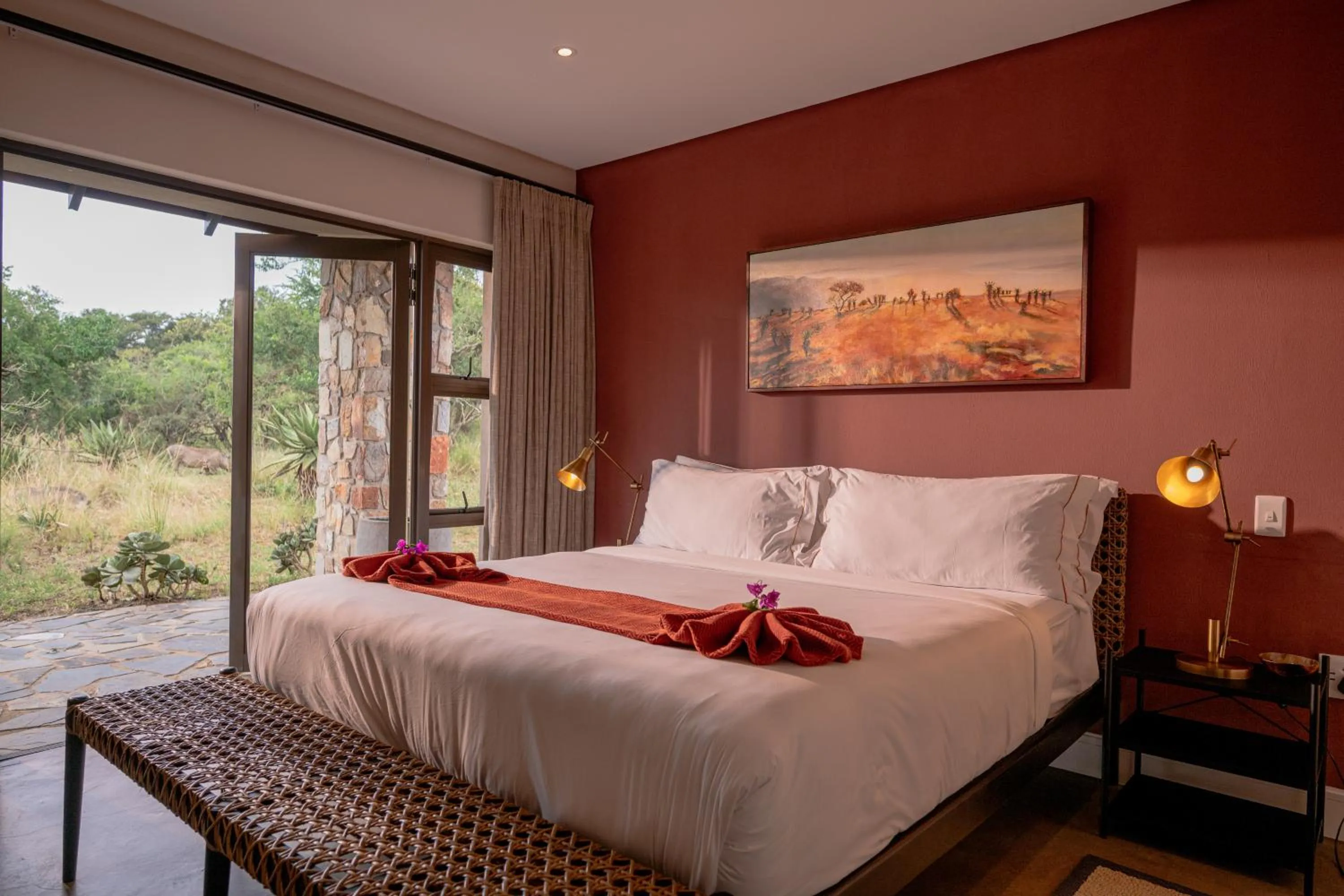 Photo of the whole room, Bed in Zulu Rock Lodge - Babanango Game Reserve