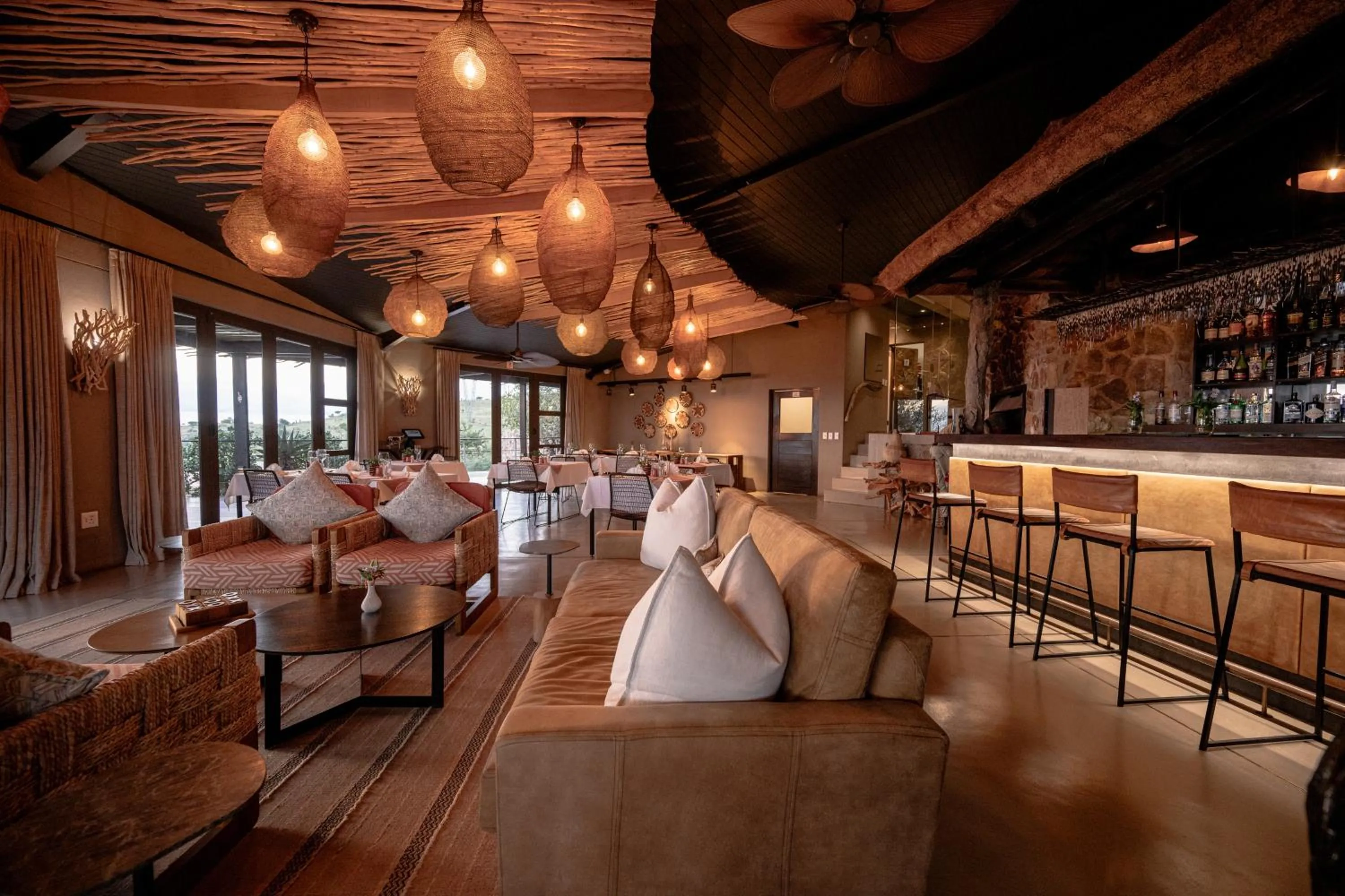 Lounge or bar in Zulu Rock Lodge - Babanango Game Reserve
