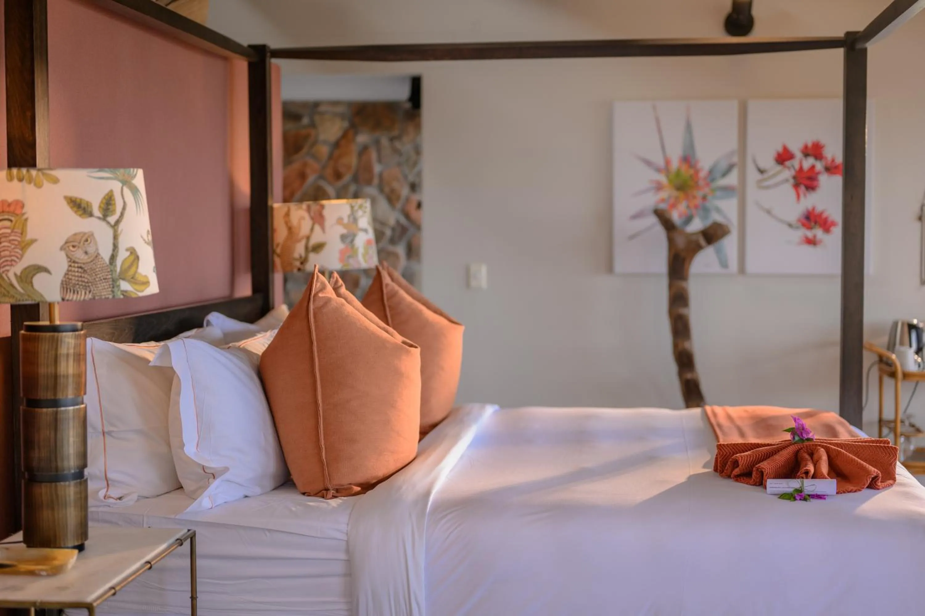 Bedroom, Bed in Zulu Rock Lodge - Babanango Game Reserve