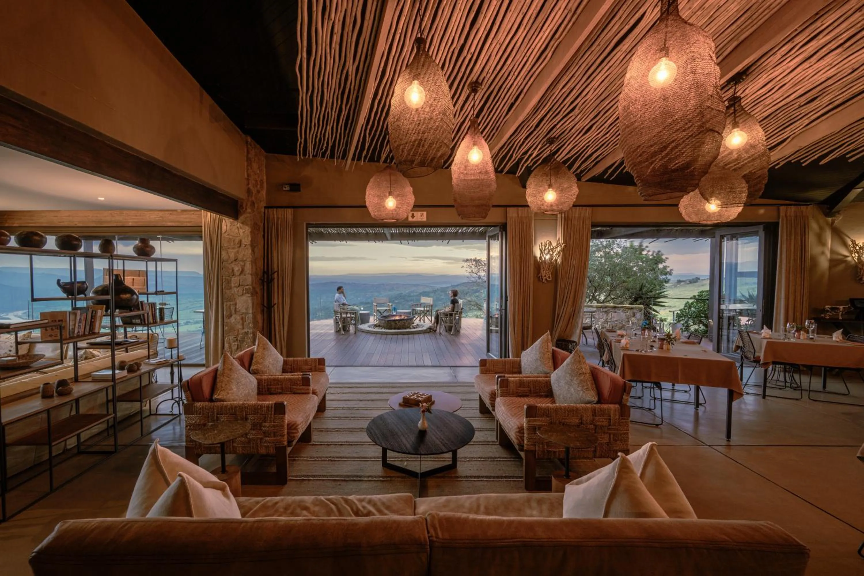 Lounge or bar in Zulu Rock Lodge - Babanango Game Reserve