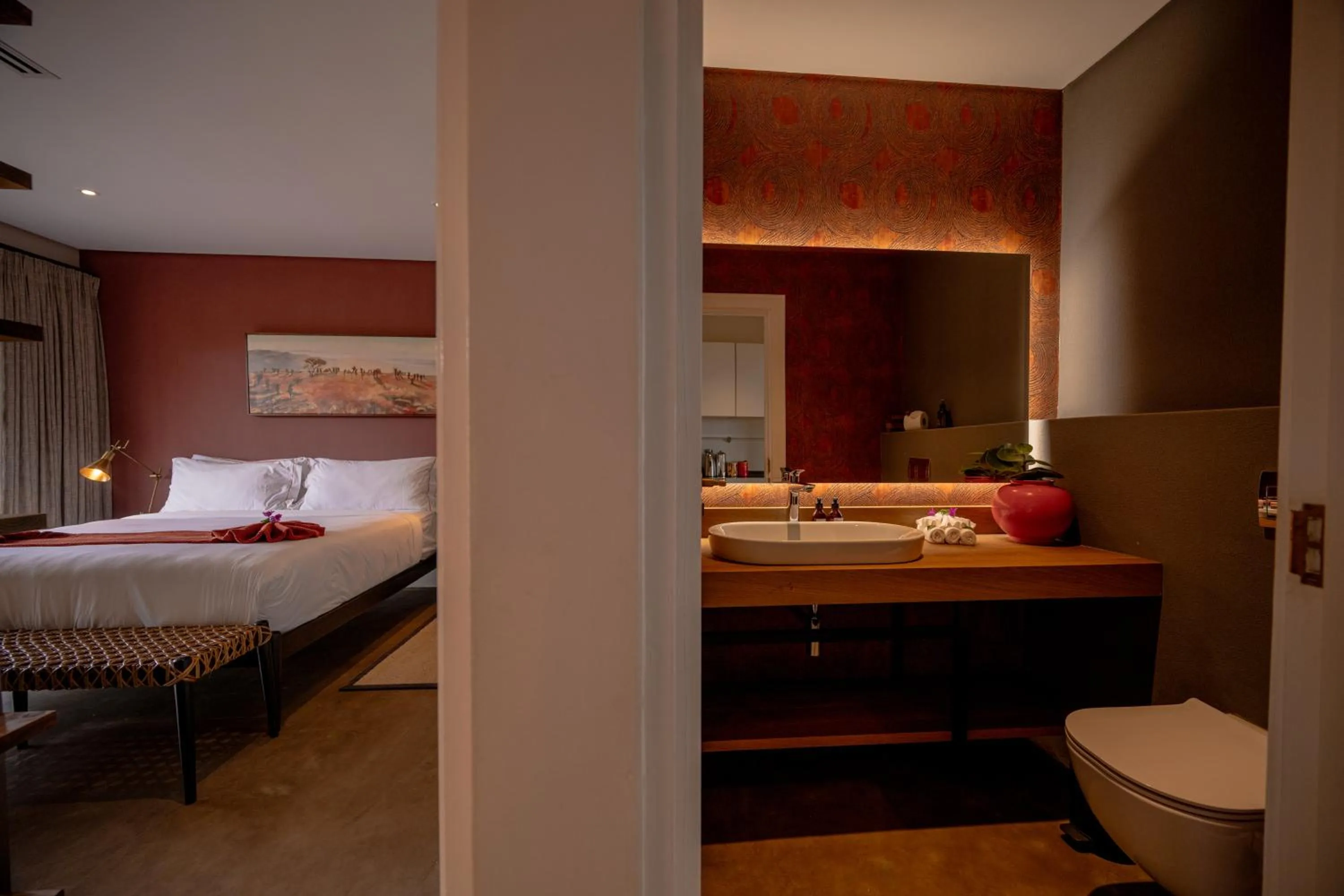 Bathroom, Bed in Zulu Rock Lodge - Babanango Game Reserve