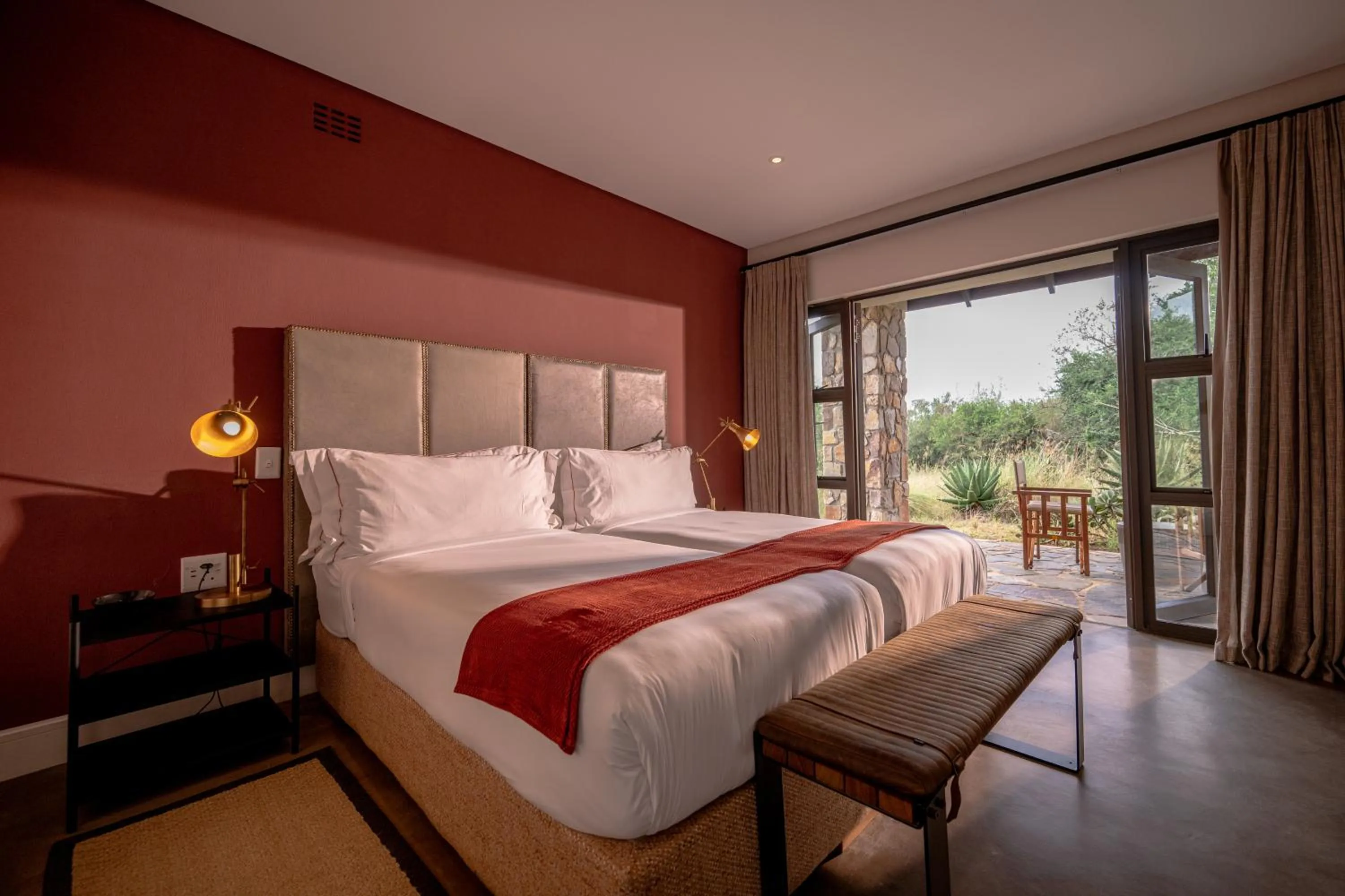 Photo of the whole room, Bed in Zulu Rock Lodge - Babanango Game Reserve