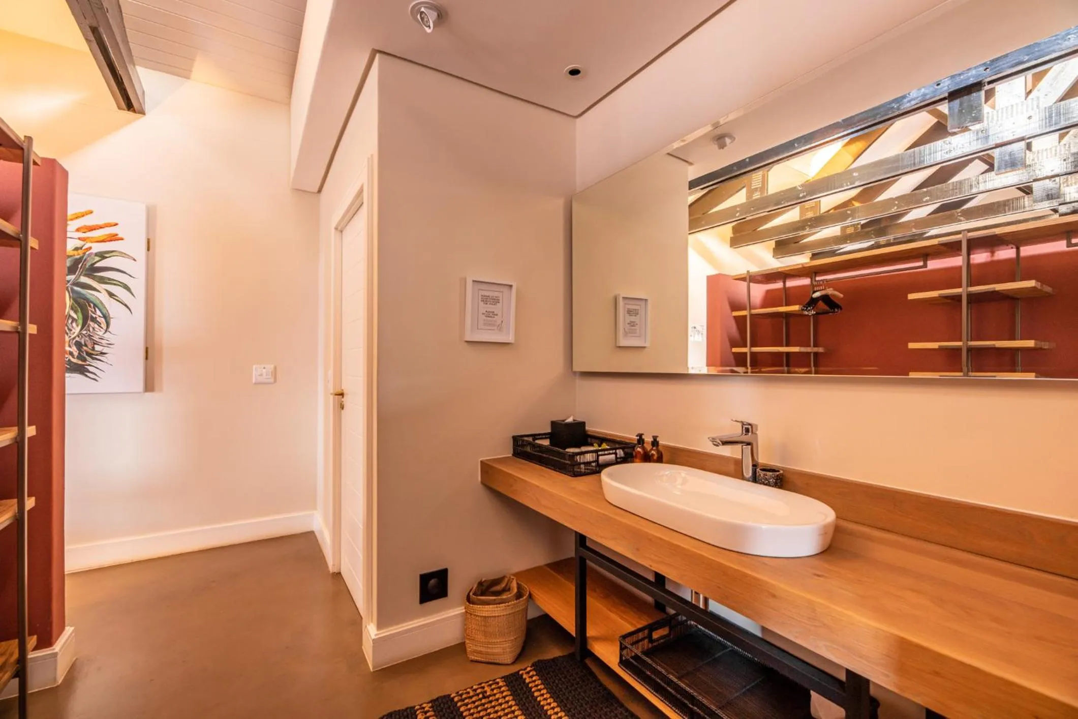 Bathroom in Zulu Rock Lodge - Babanango Game Reserve