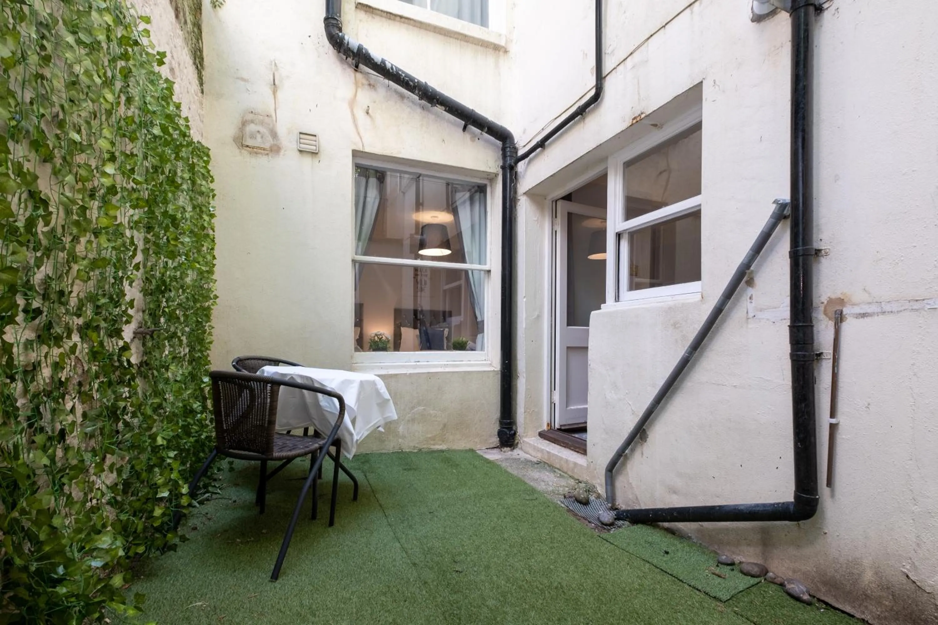 Garden in Brunswick in Brighton and Hove by 9S Living