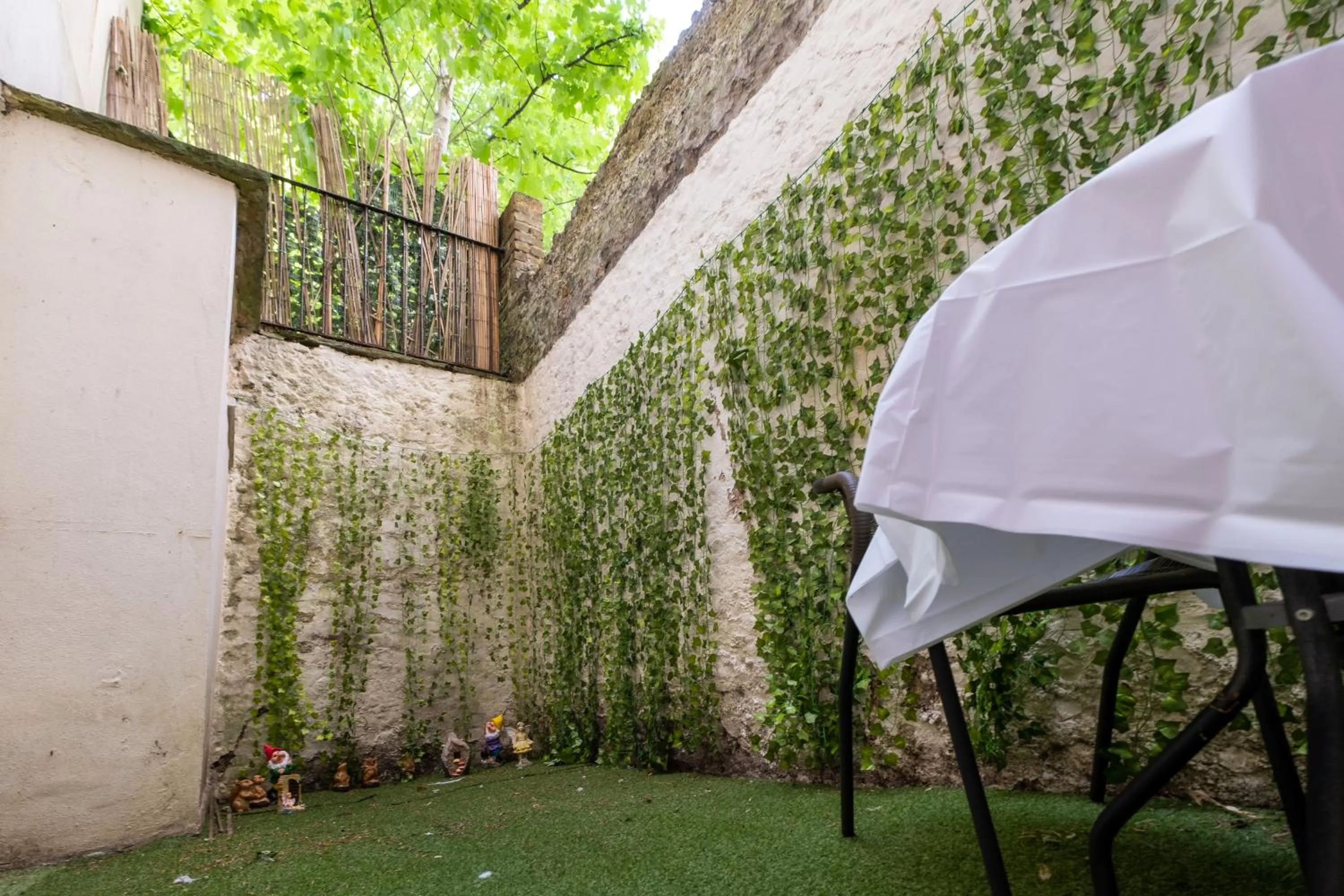 Garden in Brunswick in Brighton and Hove by 9S Living