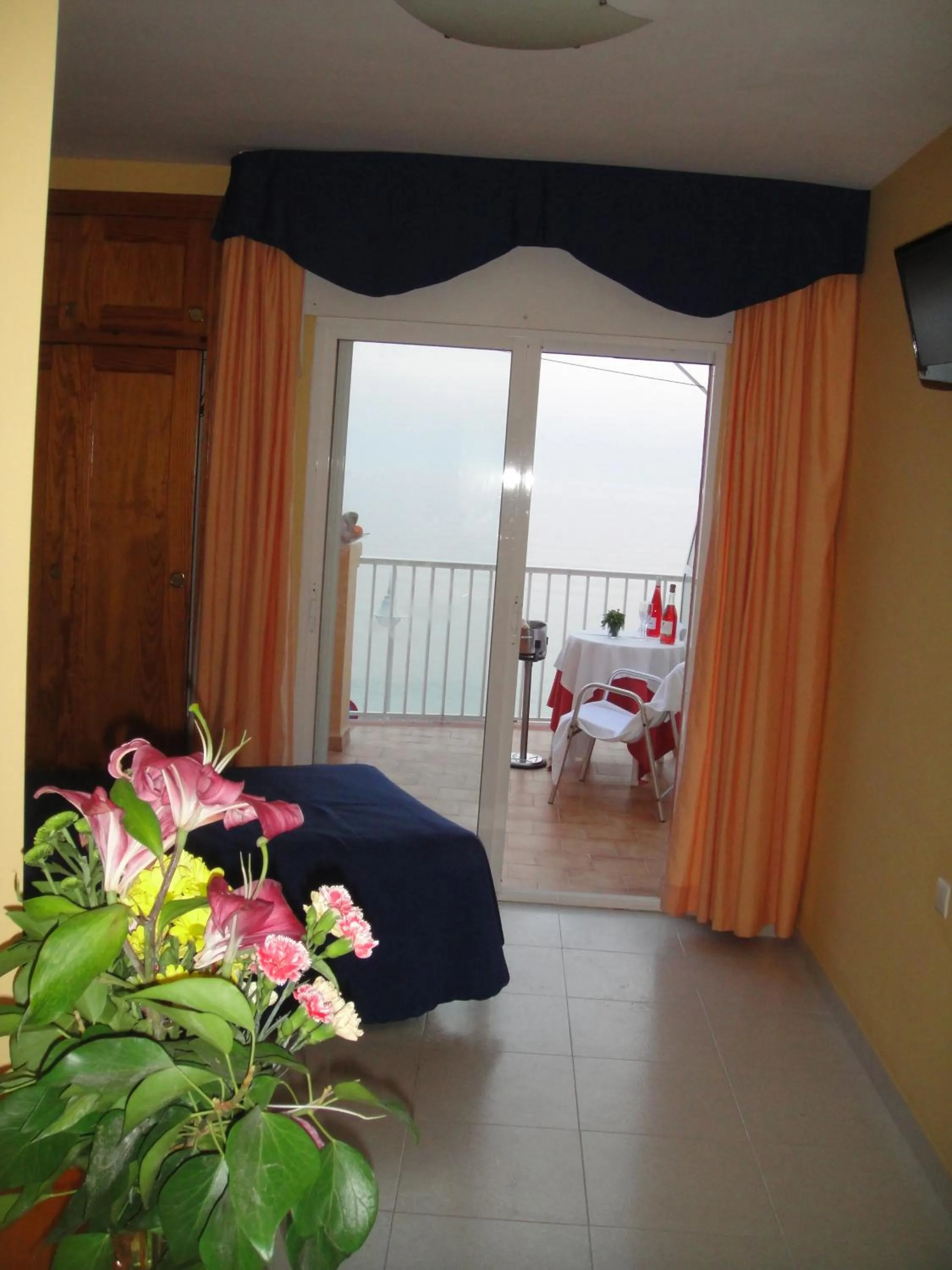 Balcony/Terrace, Bed in HOSTAL COSTA SOL