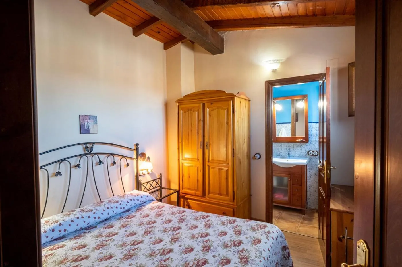 Photo of the whole room, Bed in Casa Rural El Molino
