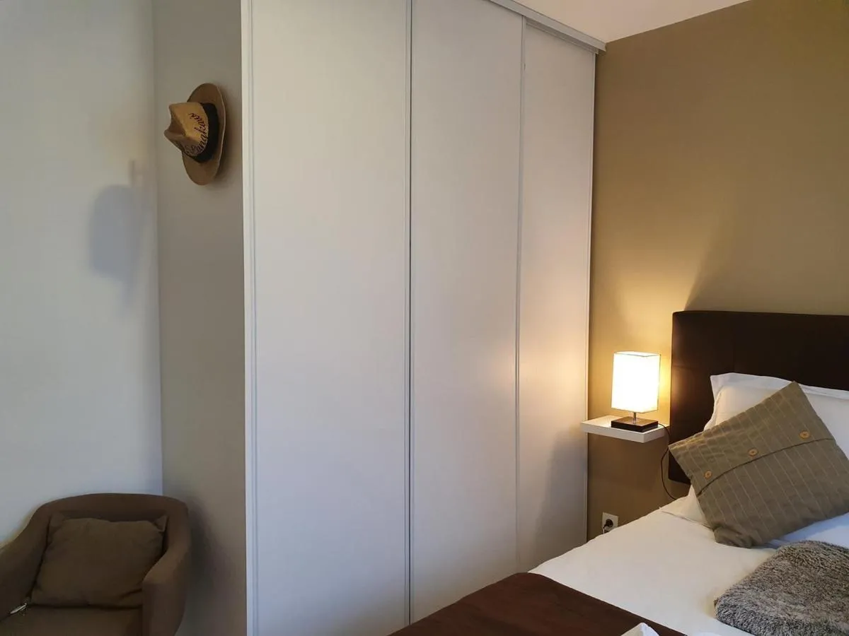 Bedroom, Bed in Hôtel et Chambres d'hôtes Les Mureaux - Les chambres de la Marina