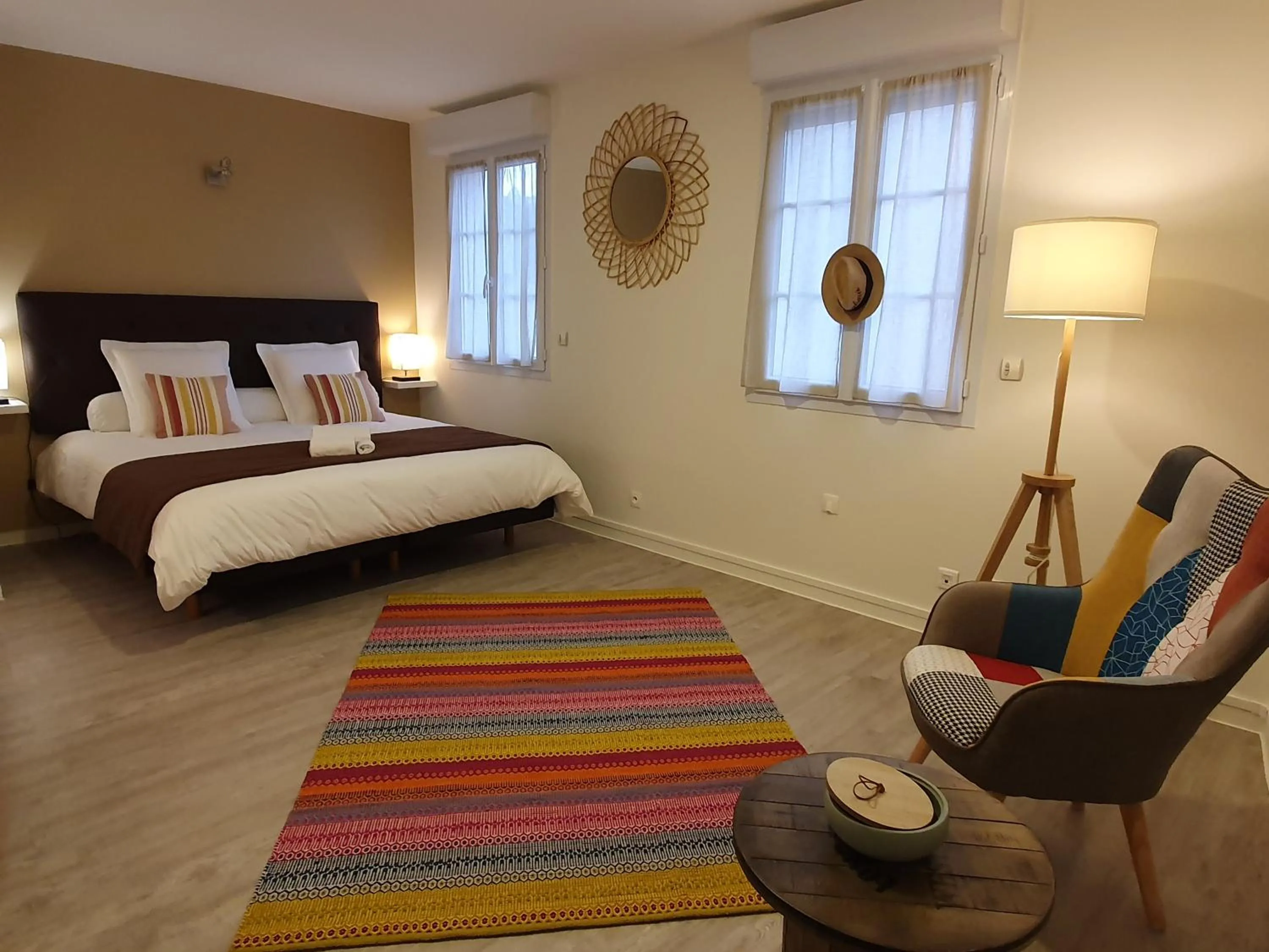 Bedroom, Bed in Hôtel et Chambres d'hôtes Les Mureaux - Les chambres de la Marina
