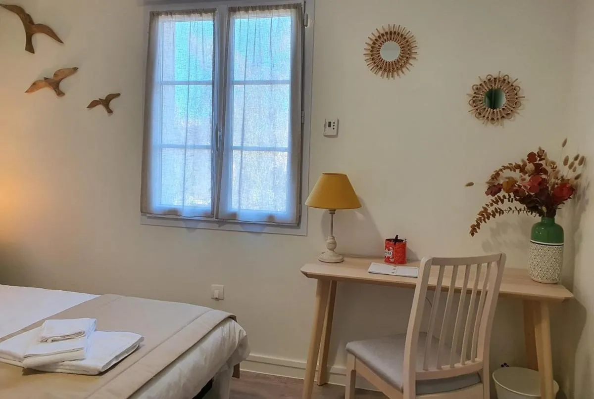 Bedroom, Bed in Hôtel et Chambres d'hôtes Les Mureaux - Les chambres de la Marina