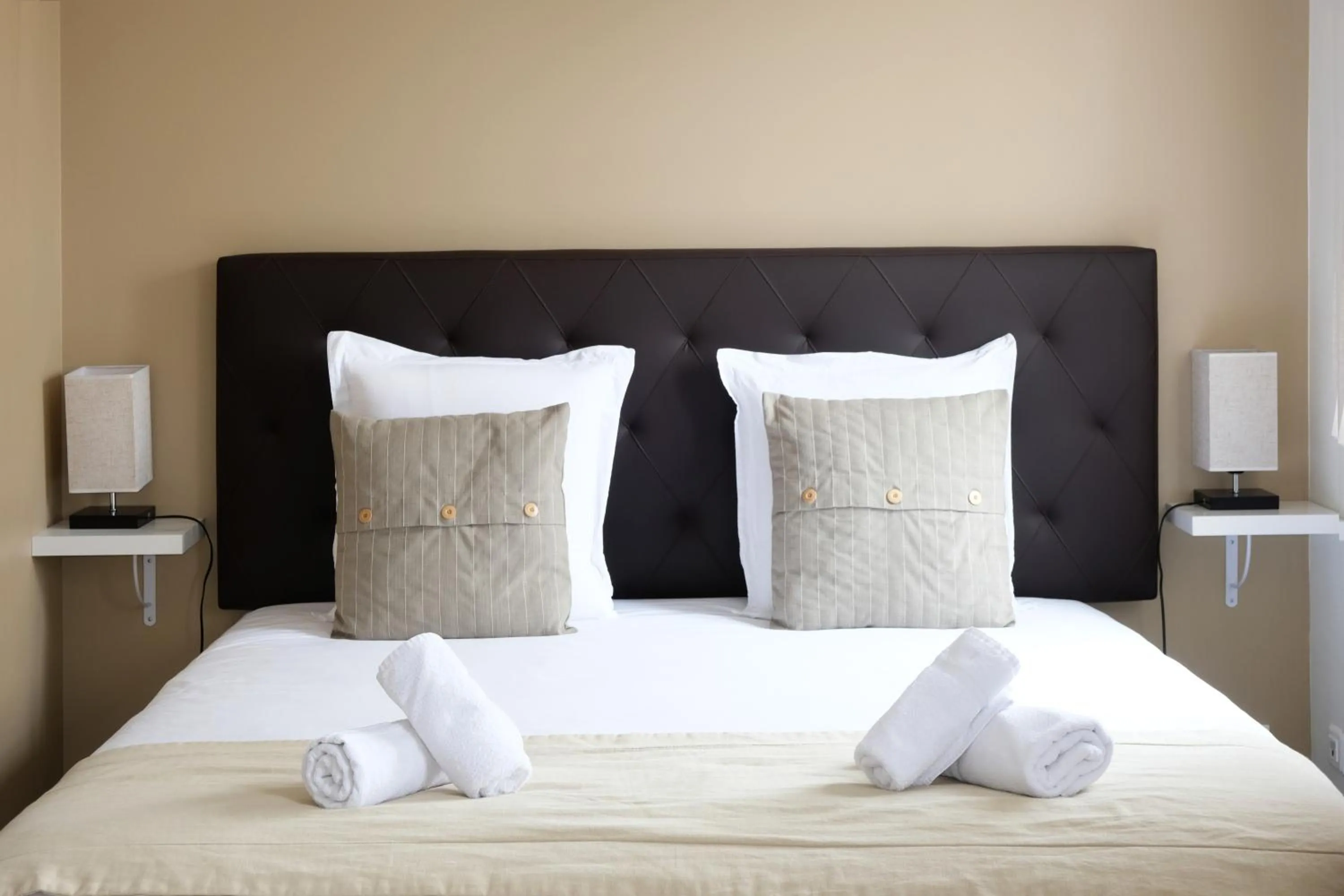Bed in Hôtel et Chambres d'hôtes Les Mureaux - Les chambres de la Marina