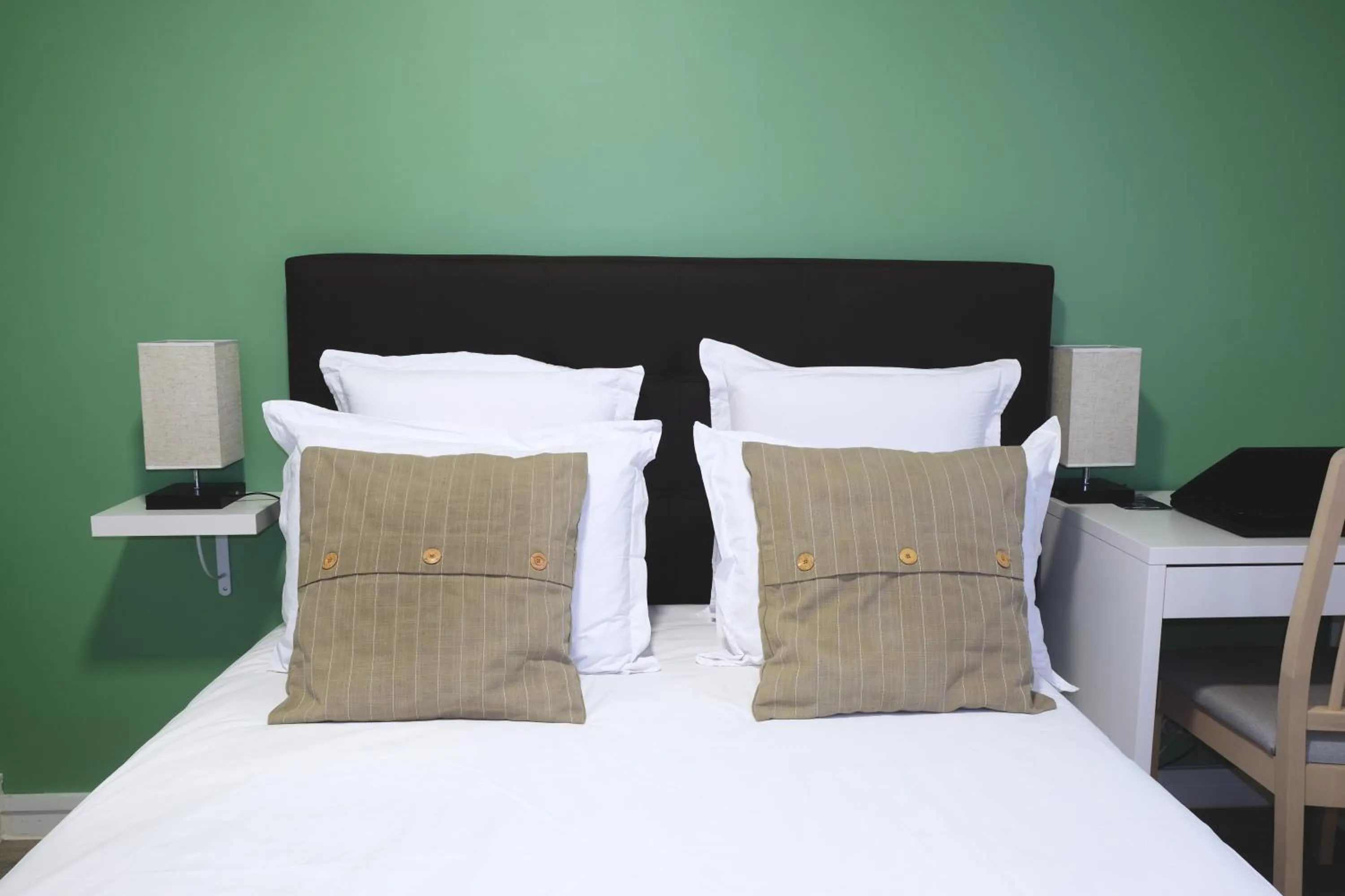 Bed in Hôtel et Chambres d'hôtes Les Mureaux - Les chambres de la Marina