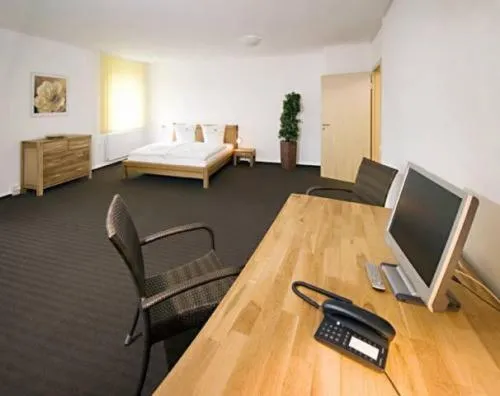 Photo of the whole room, Bed in Dietrich-Bonhoeffer-Hotel Berlin Mitte