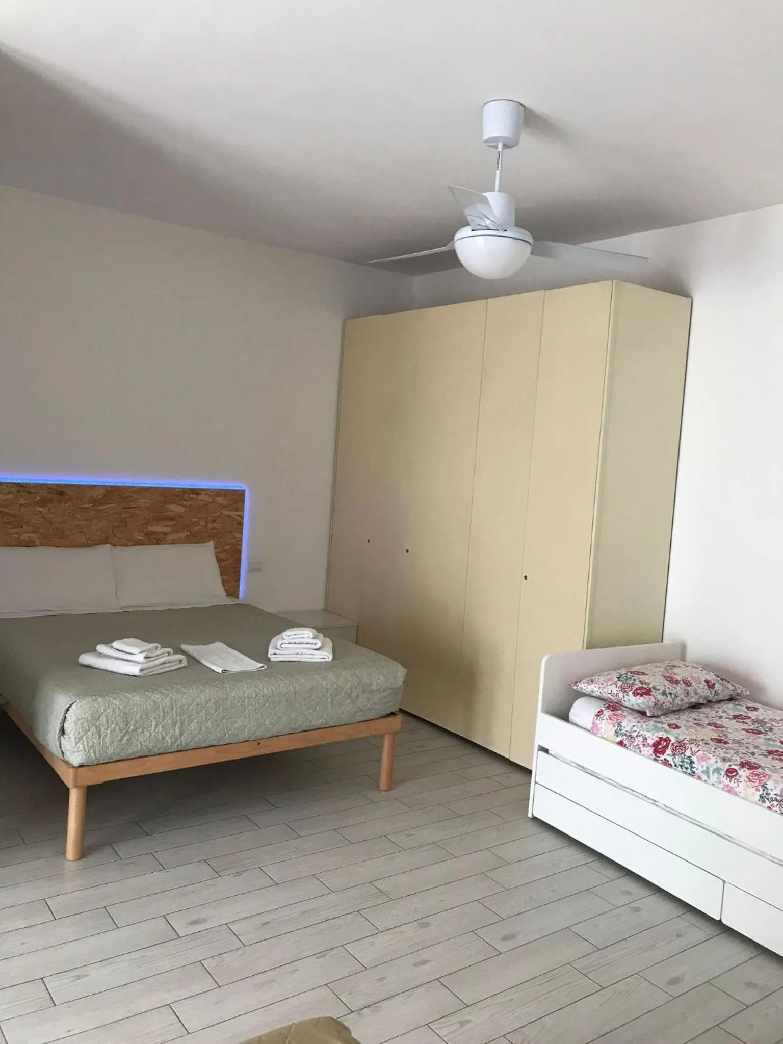 Photo of the whole room in fronteMare Faleria