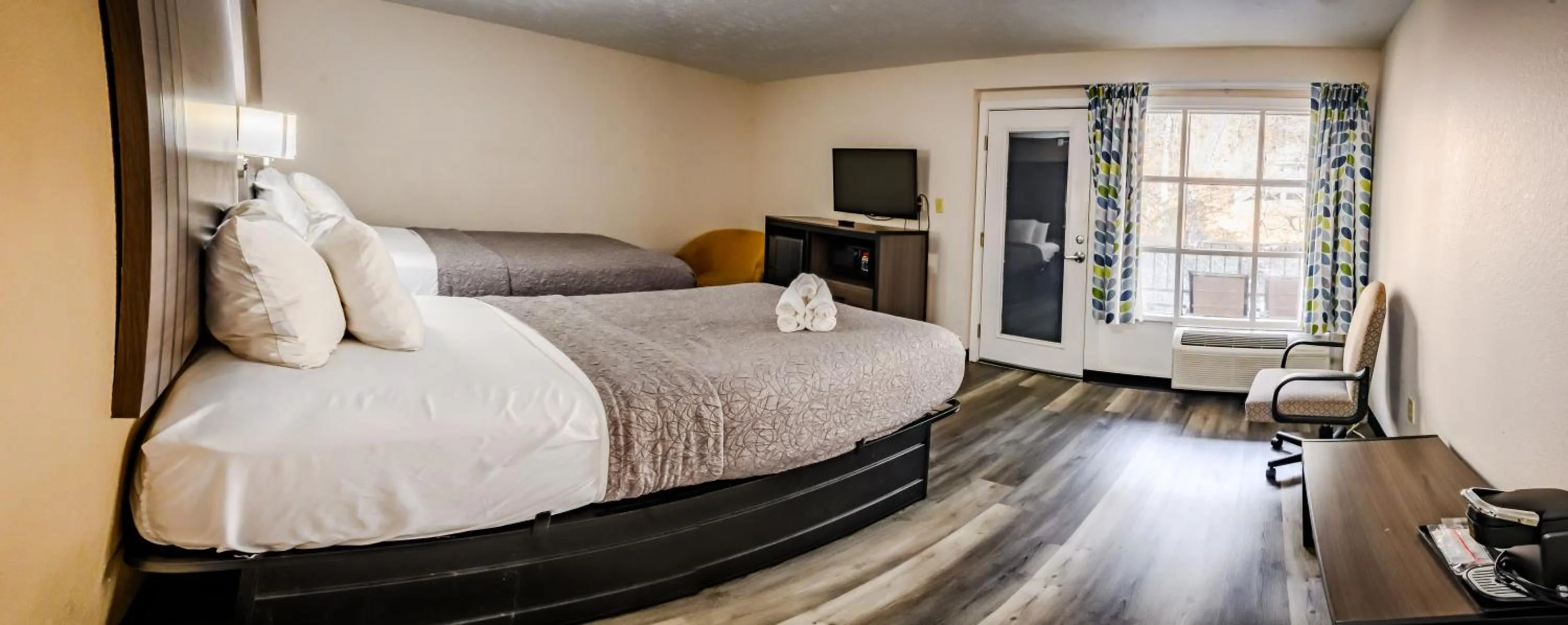 Bed in Bear Creek Inn Gatlinburg, TN