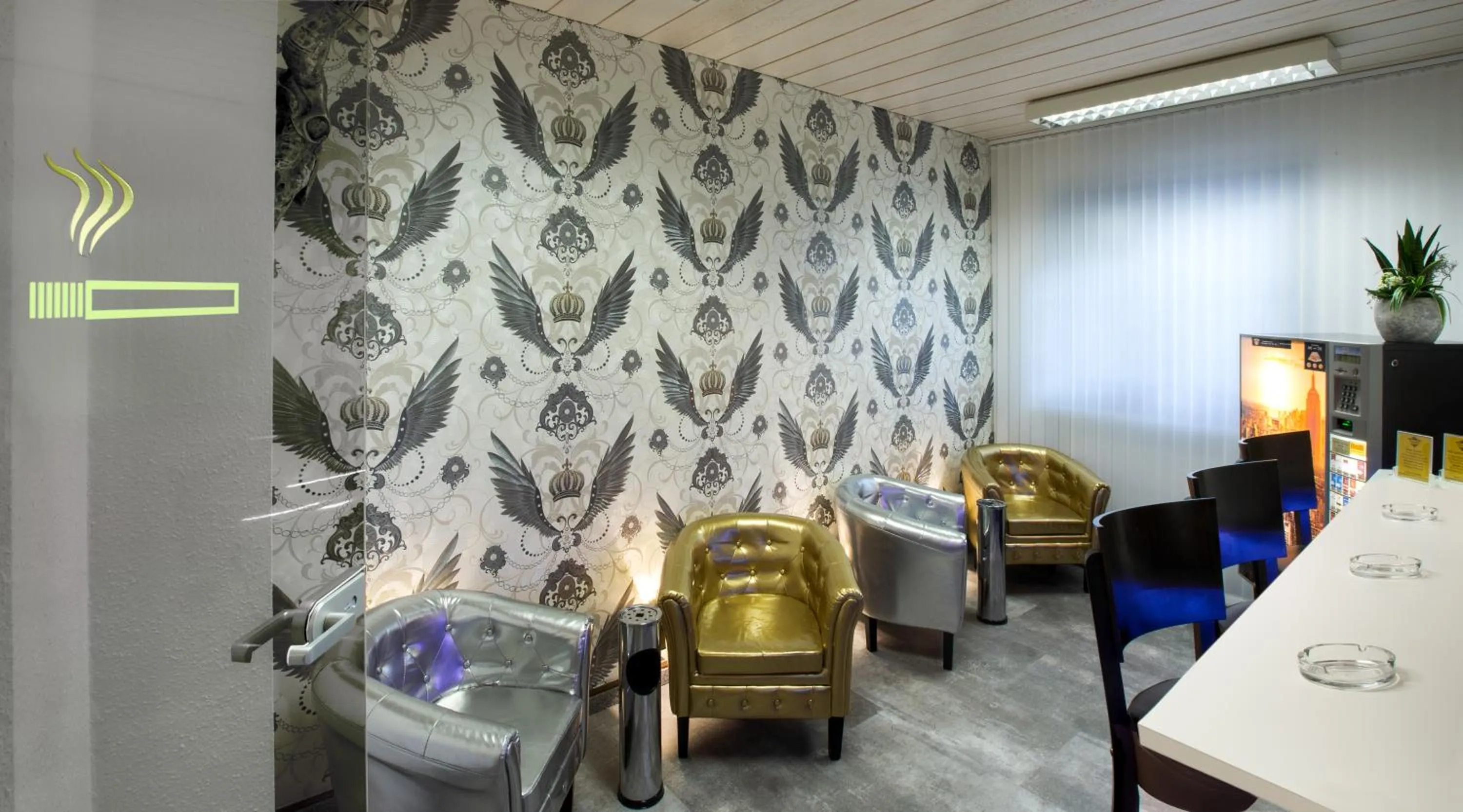 Communal lounge/ TV room in Hotel Hellers Twenty Four II -24h-Check-In-