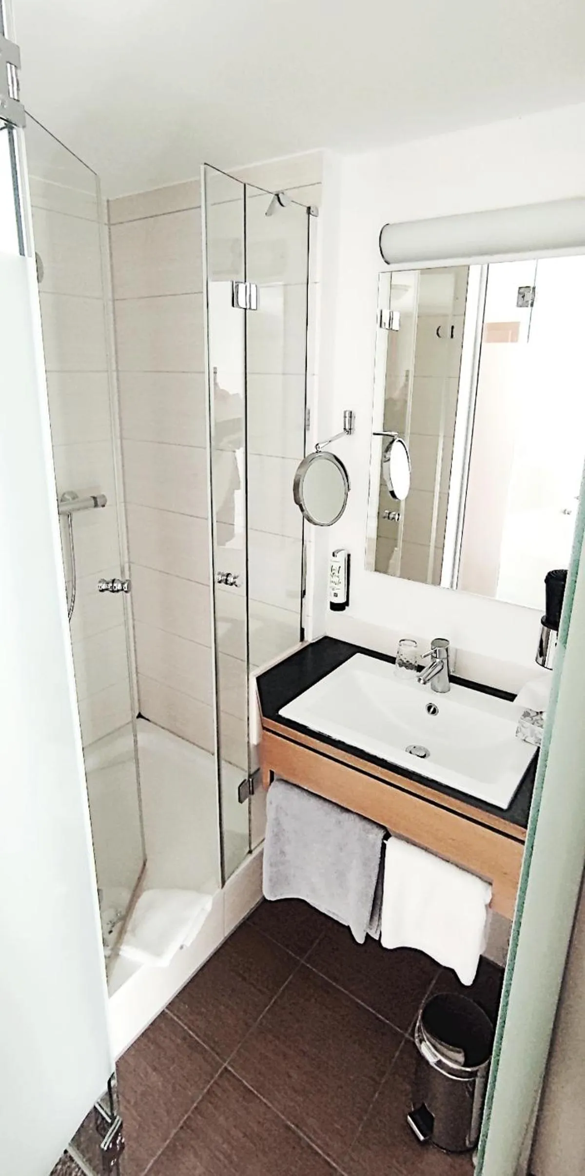 Shower in Hotel Hellers Twenty Four II -24h-Check-In-