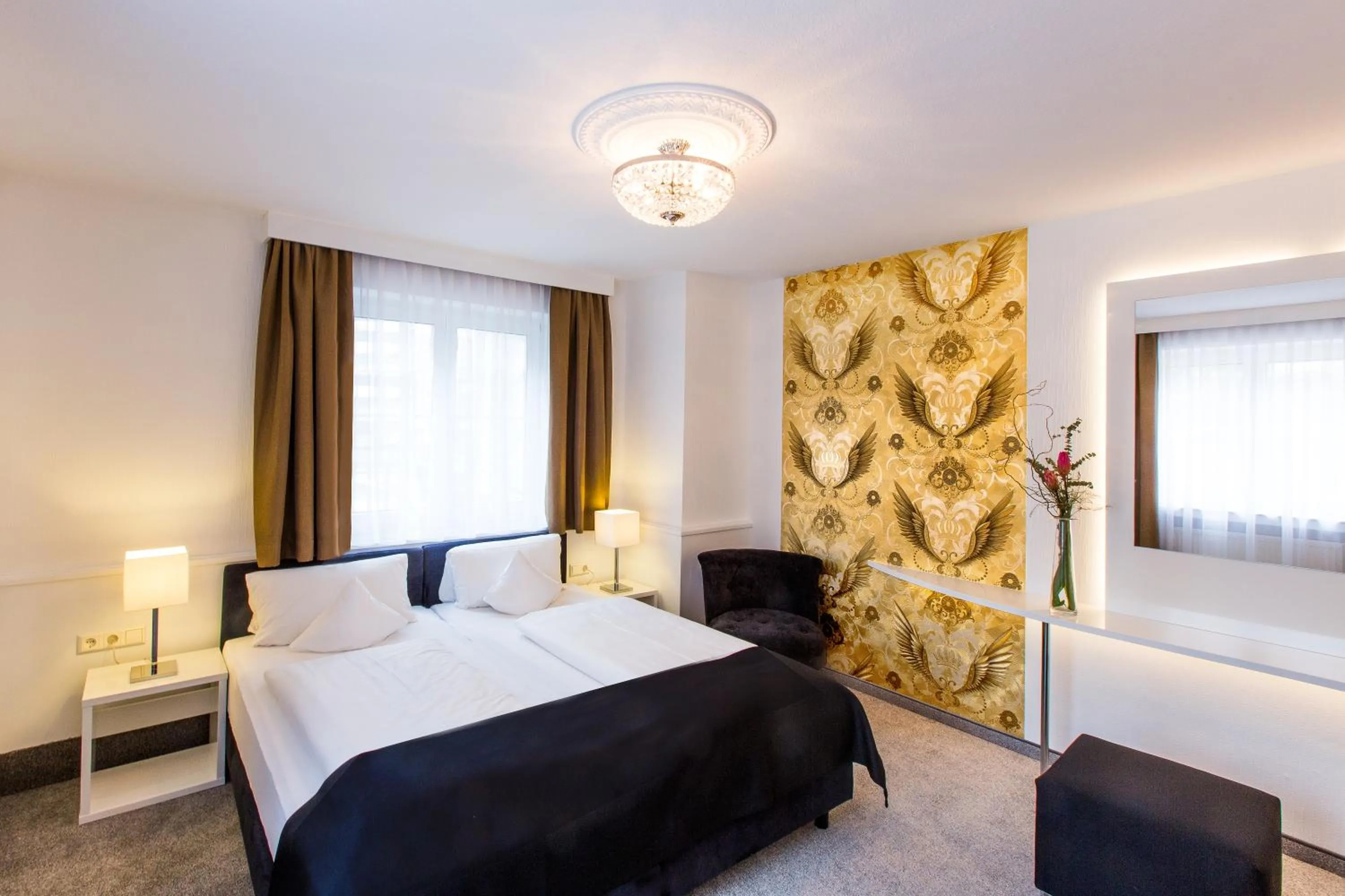 Photo of the whole room, Bed in Hotel Hellers Twenty Four II -24h-Check-In-