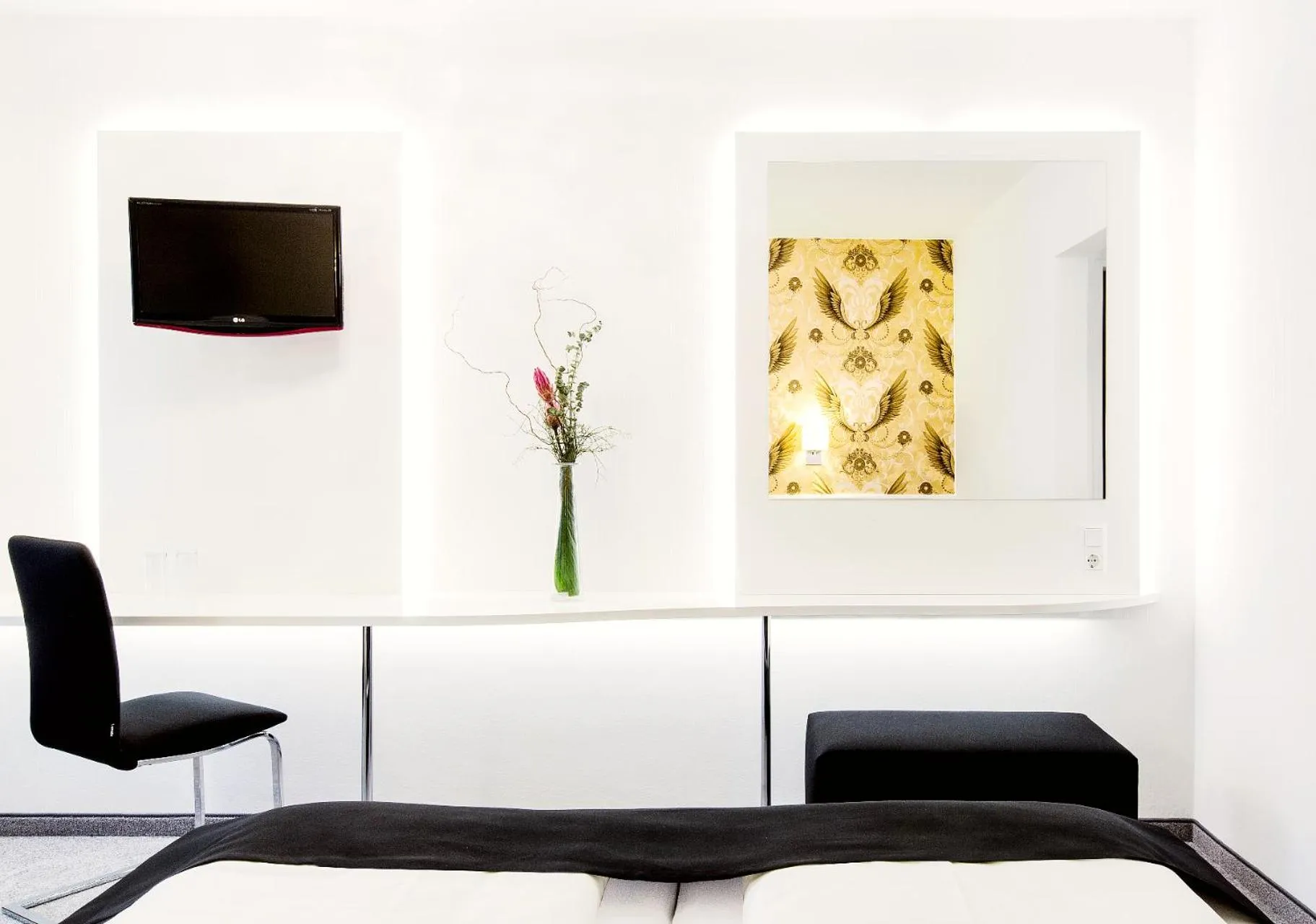 Photo of the whole room in Hotel Hellers Twenty Four II -24h-Check-In-