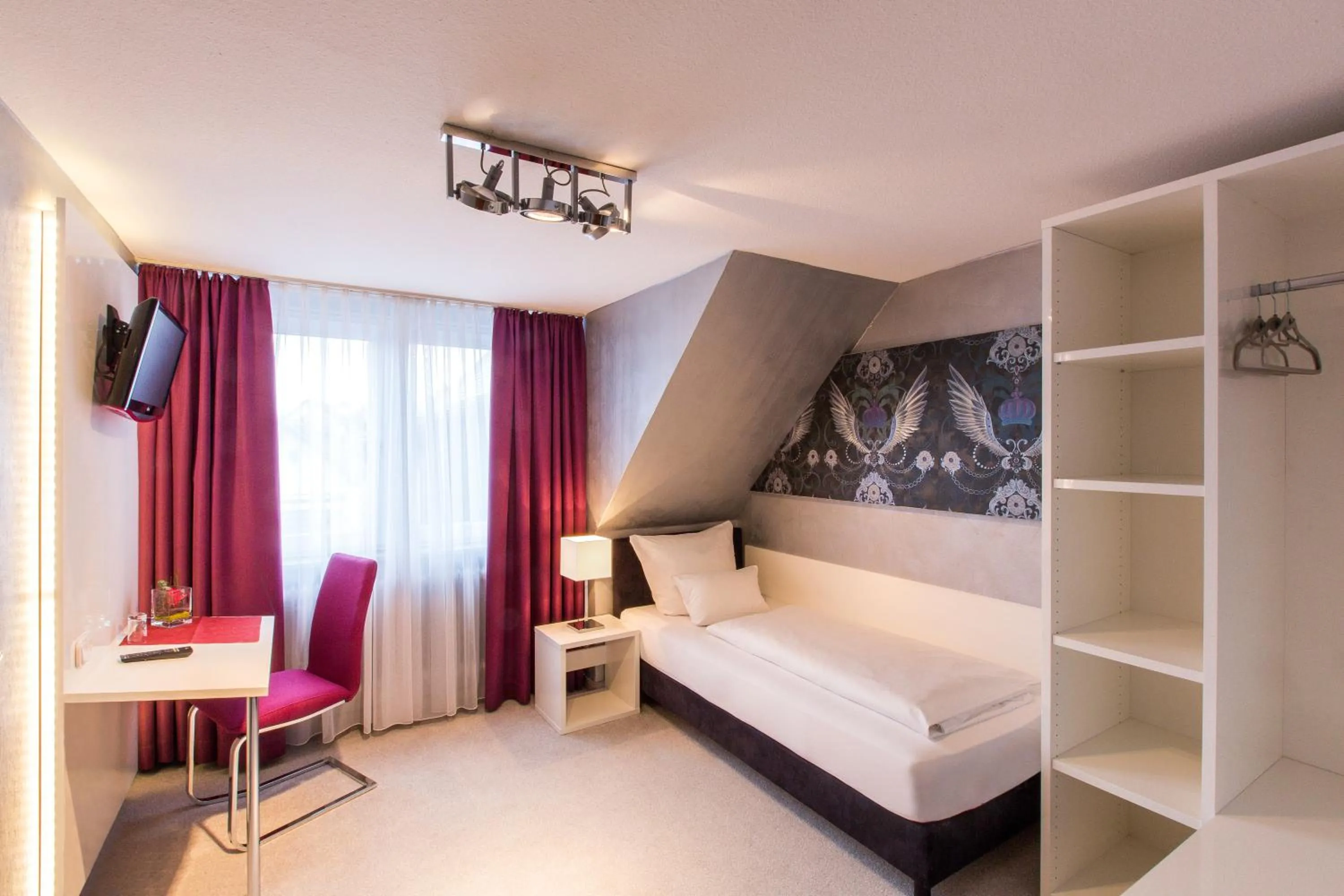 Bed in Hotel Hellers Twenty Four II -24h-Check-In-
