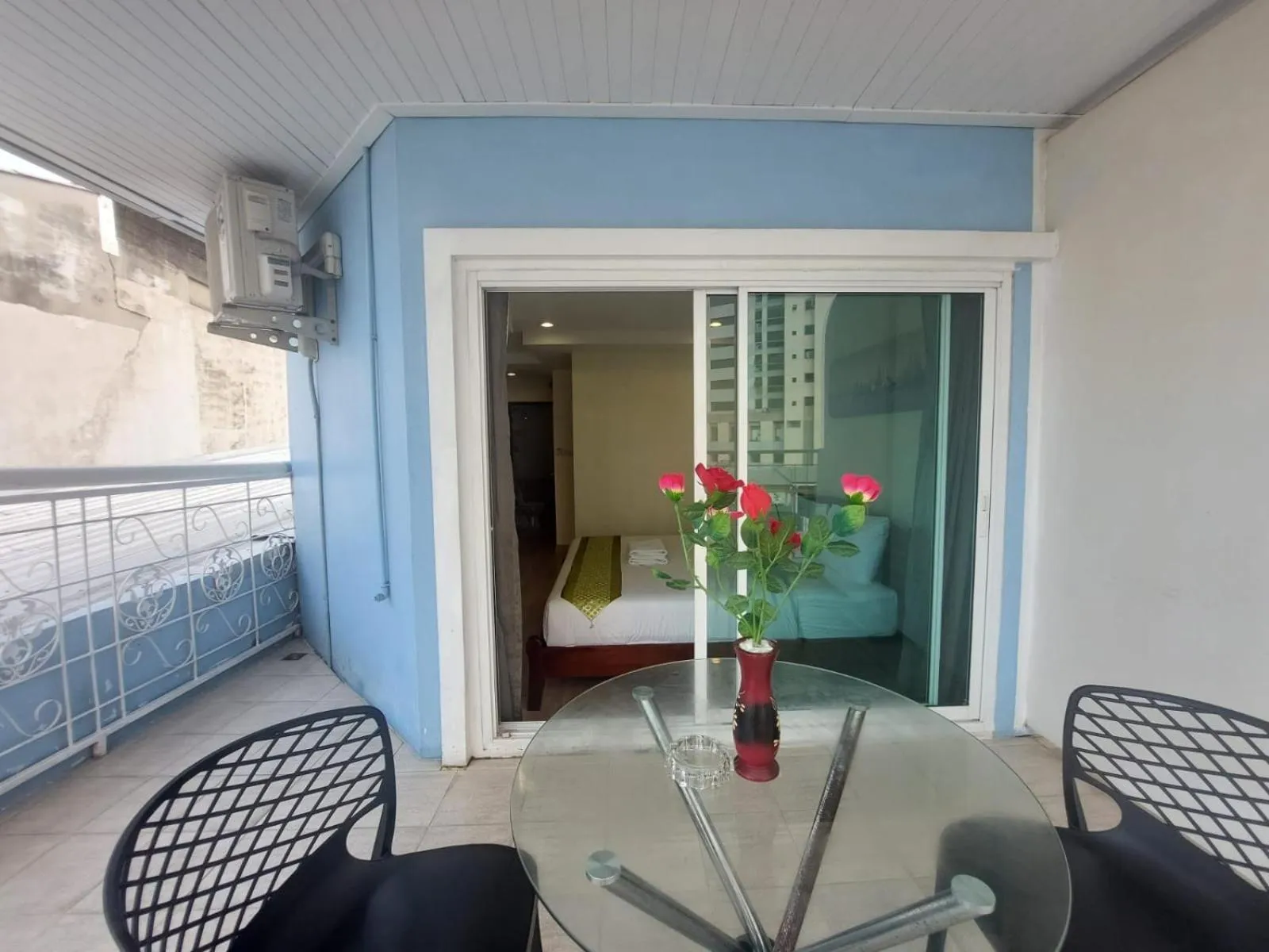 V Check inn Sukhumvit 22