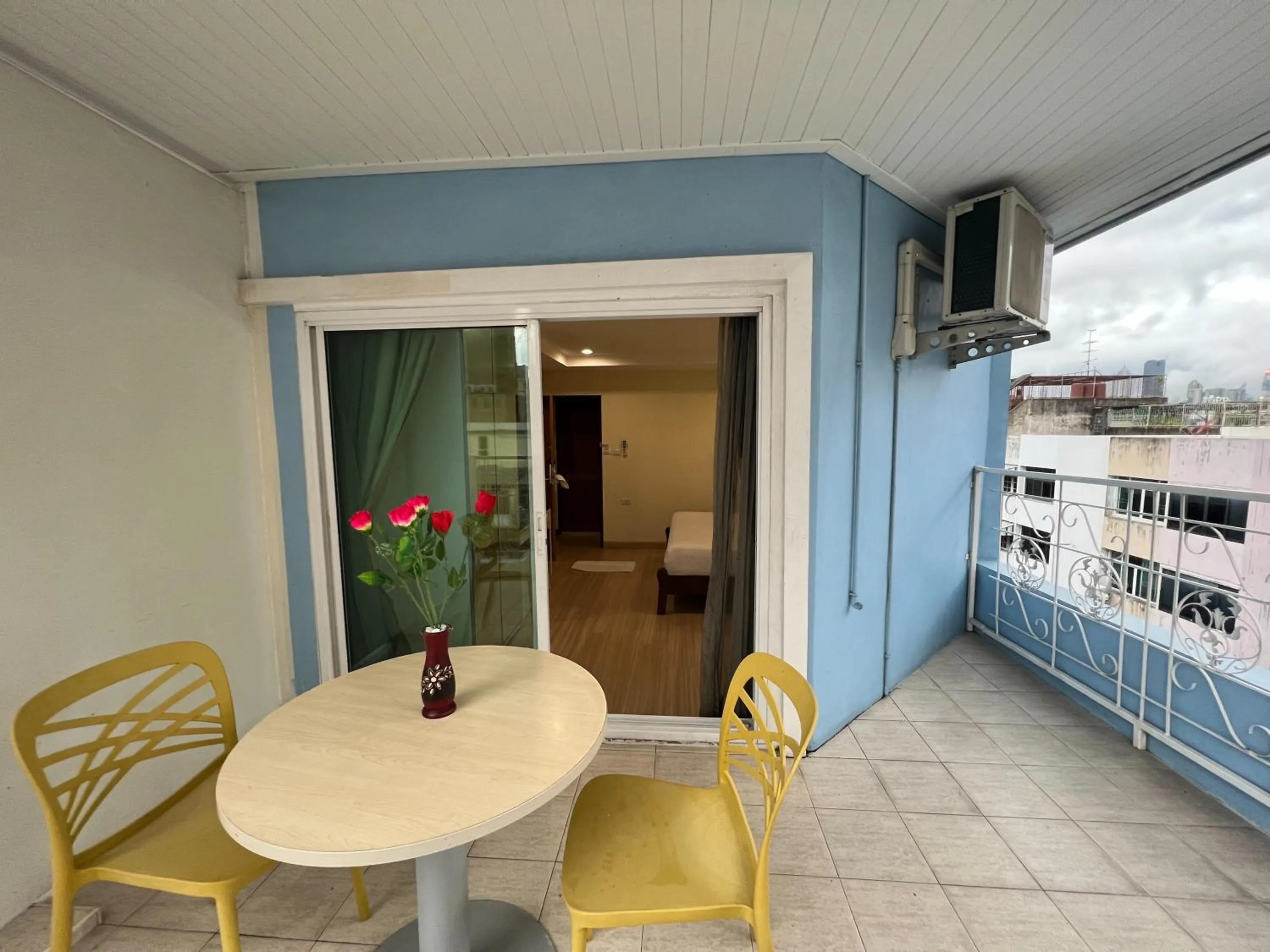 Balcony/Terrace in V Check inn Sukhumvit 22