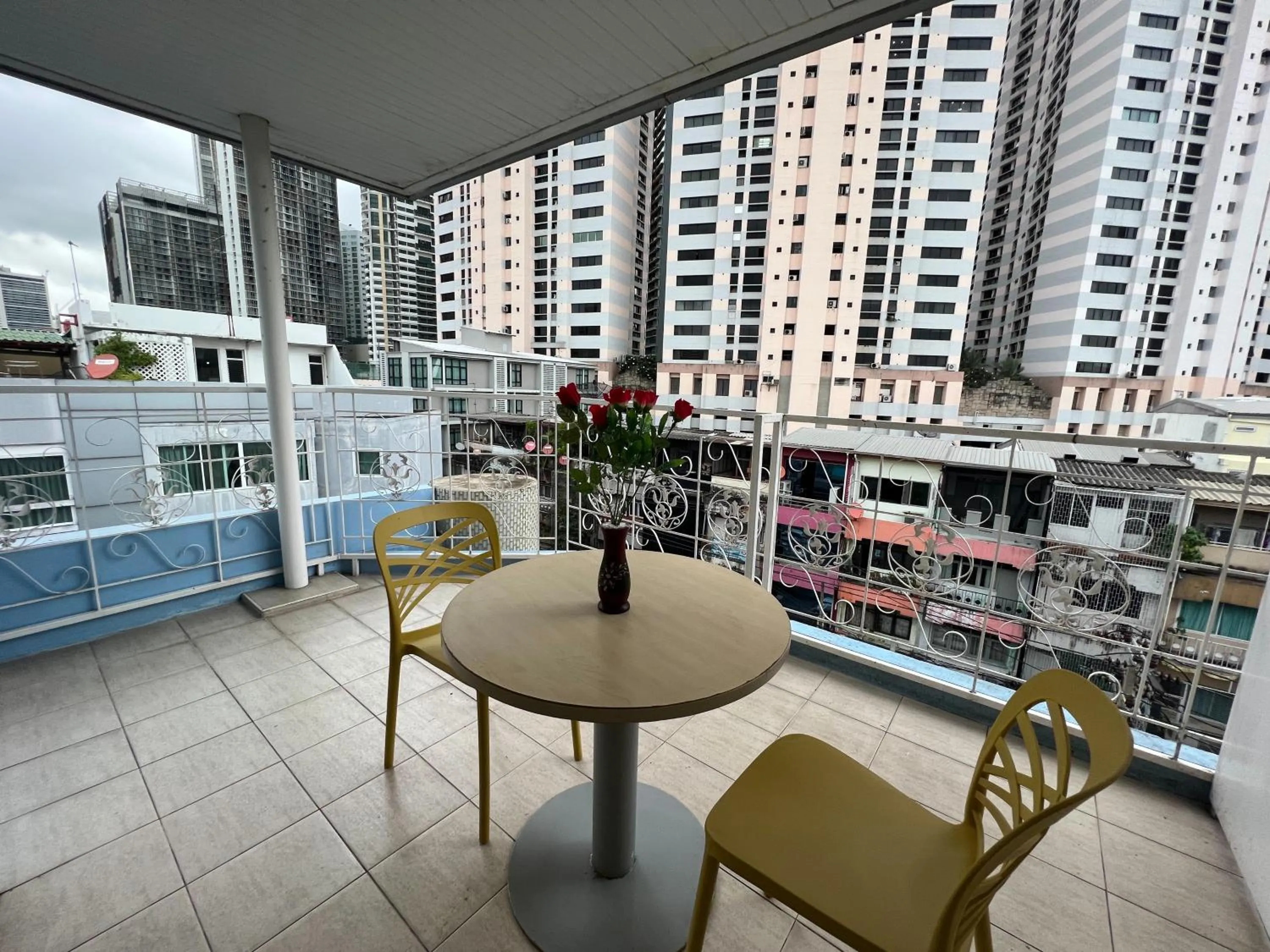 Balcony/Terrace in V Check inn Sukhumvit 22