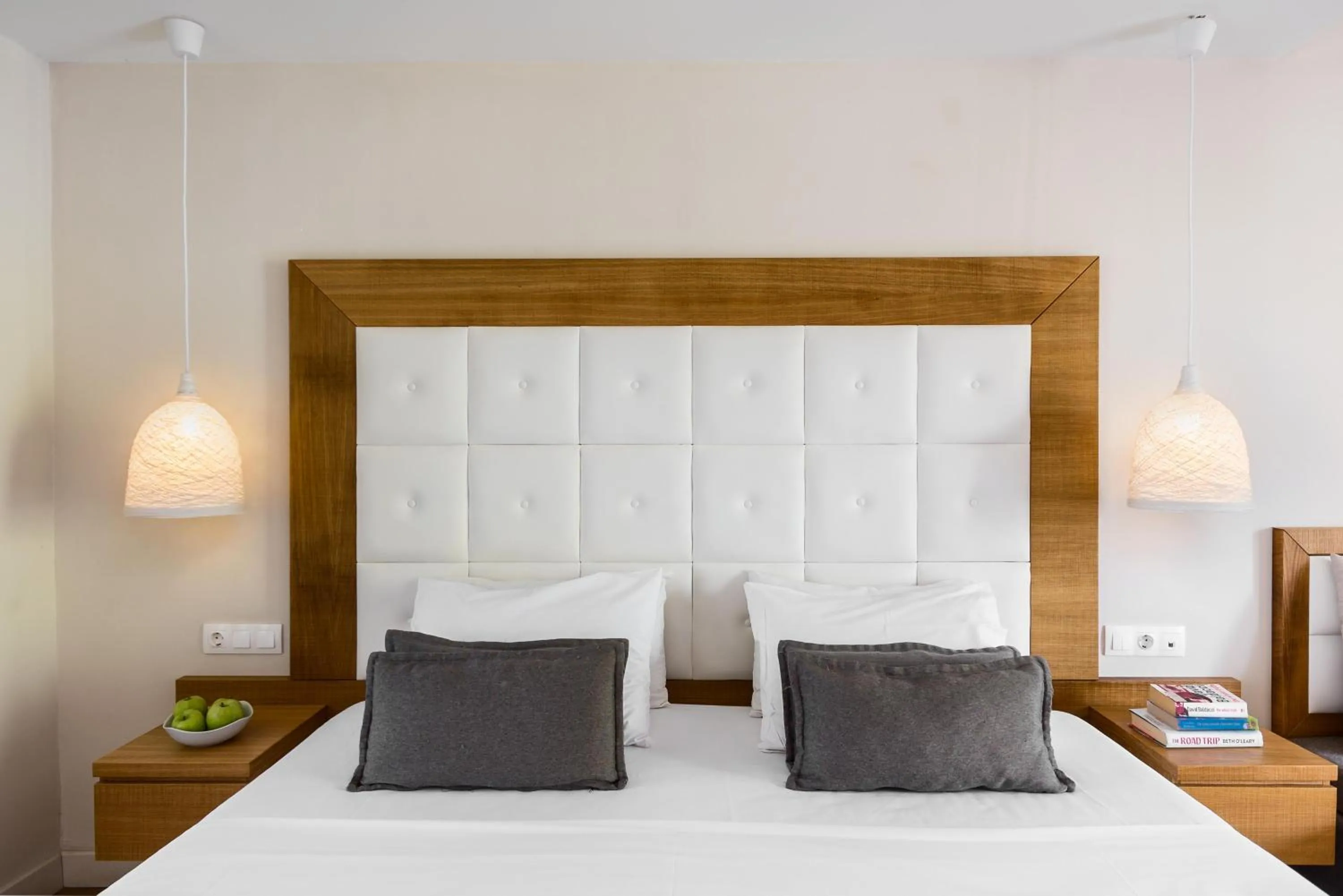 Photo of the whole room, Bed in Akron Seascape Resort