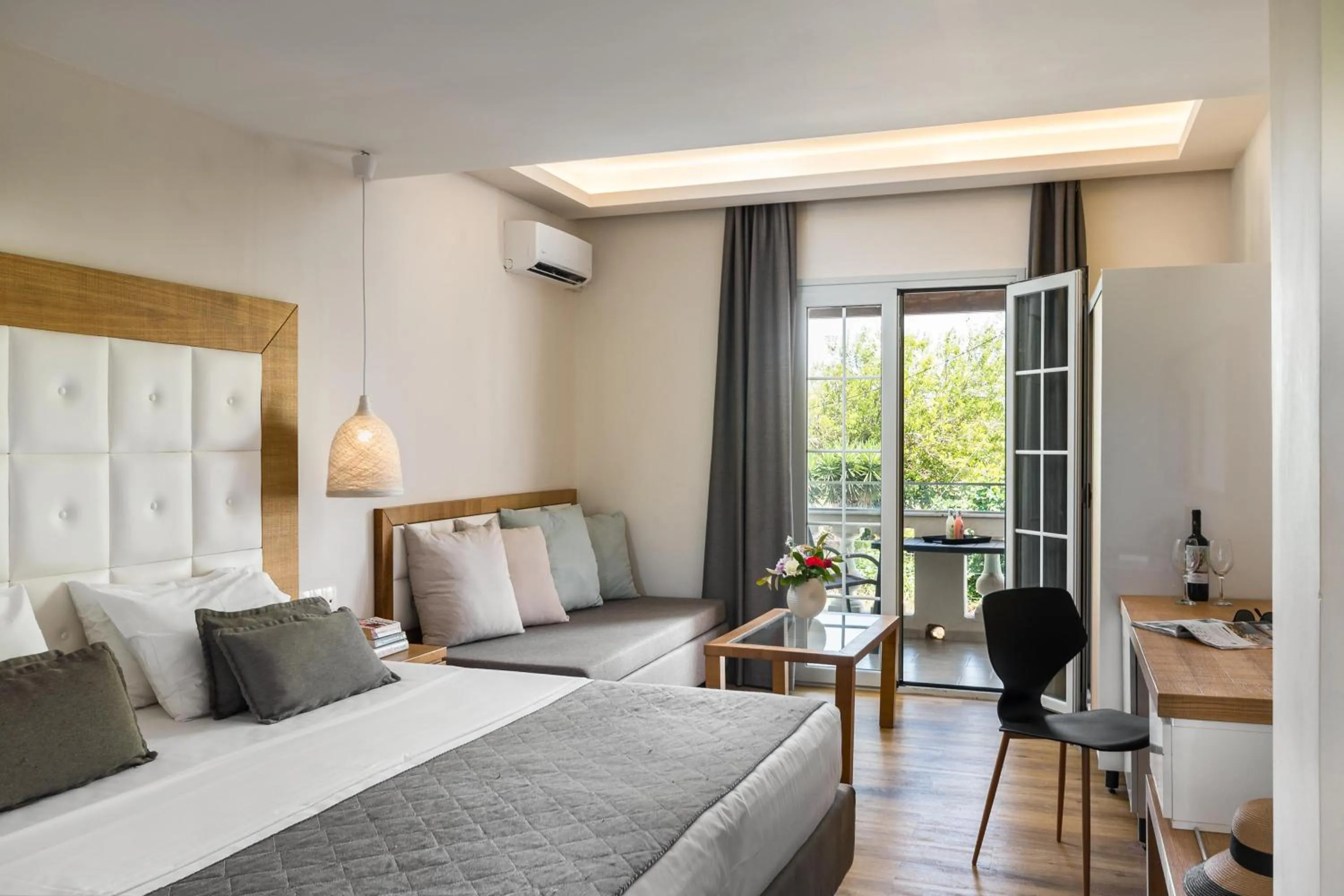 Photo of the whole room, Bed in Akron Seascape Resort