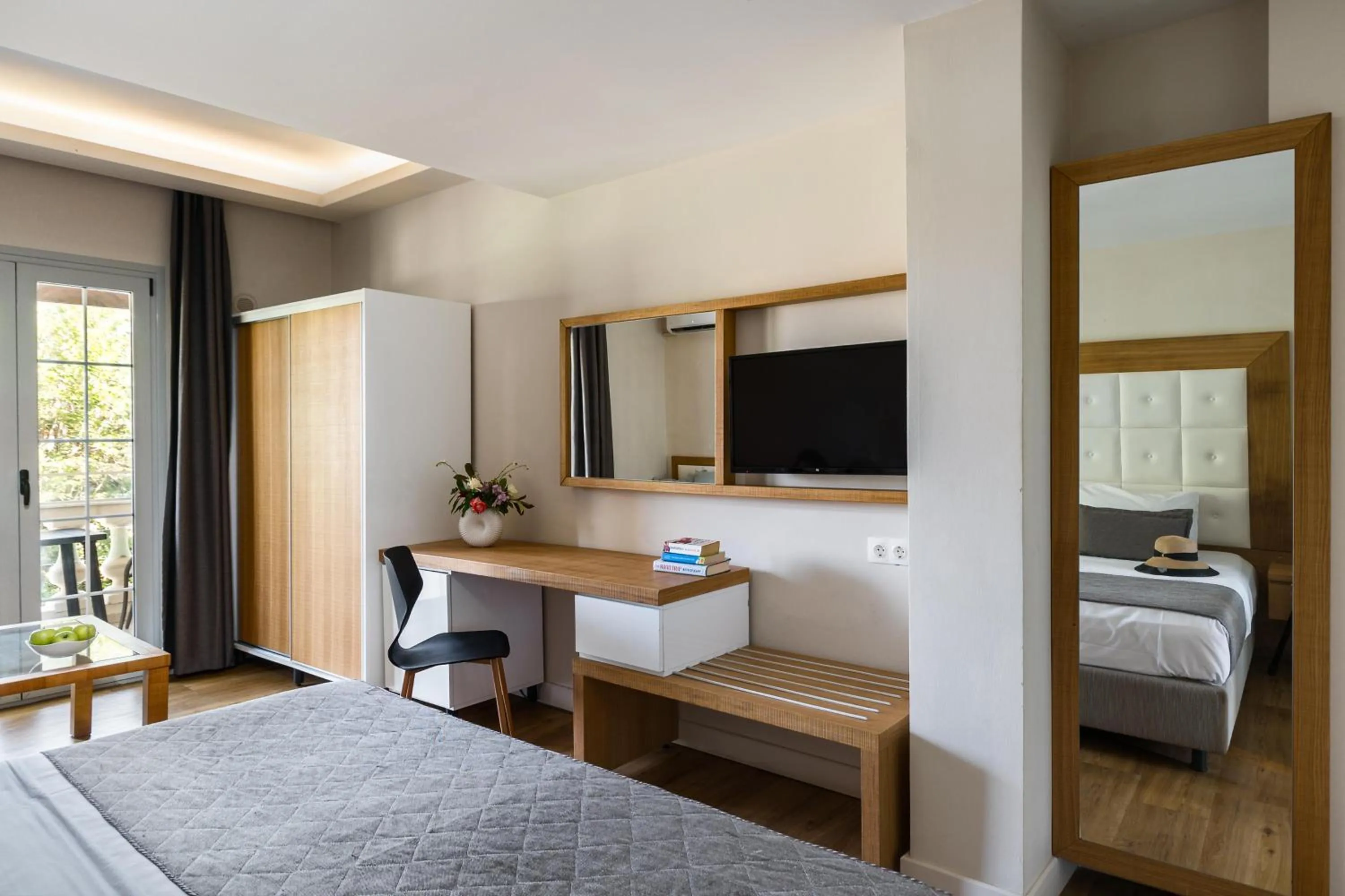 Photo of the whole room, Bed in Akron Seascape Resort