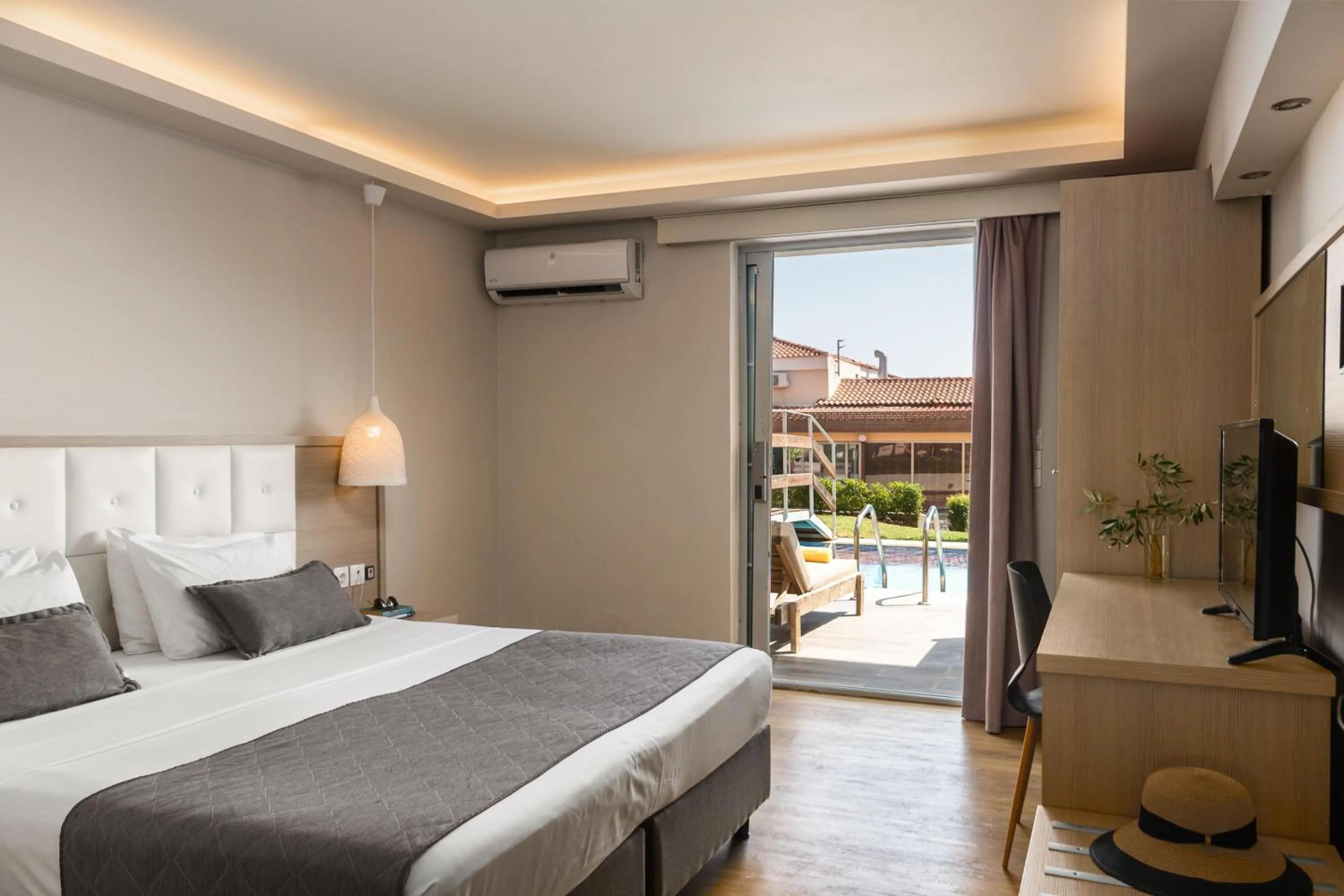 Photo of the whole room, Bed in Akron Seascape Resort