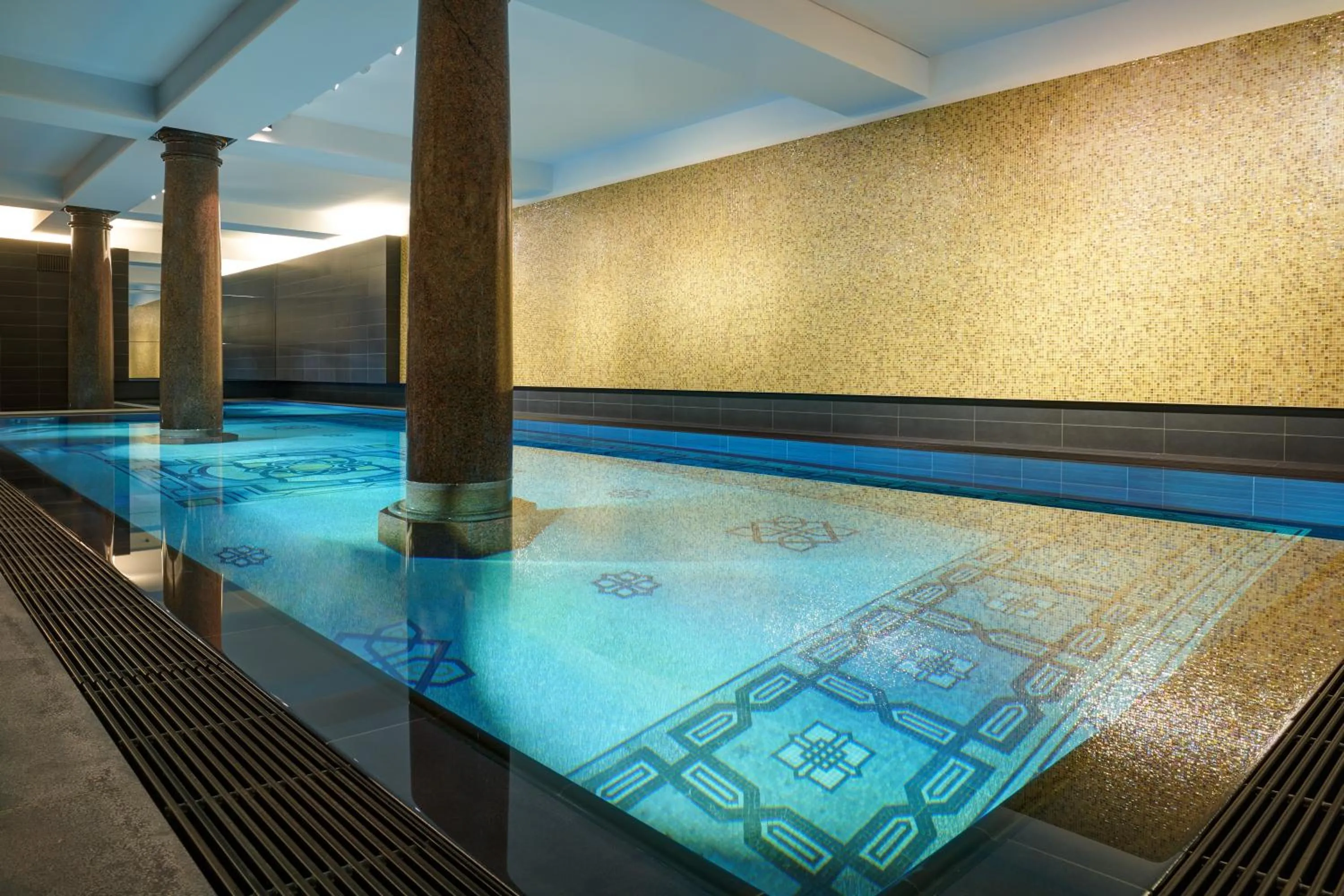 Swimming pool in Hotel De Rome Berlin
