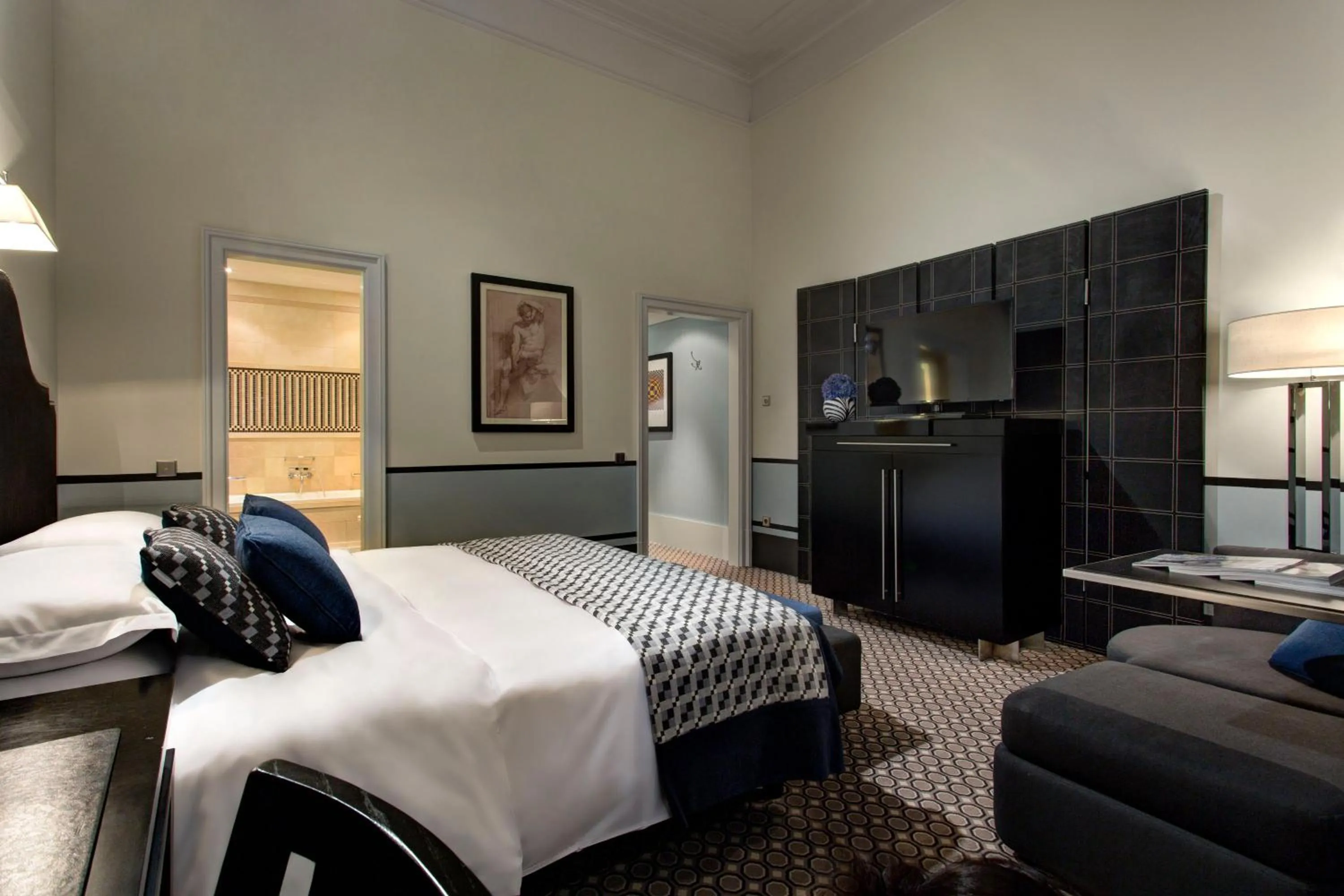 Bed in Hotel De Rome Berlin