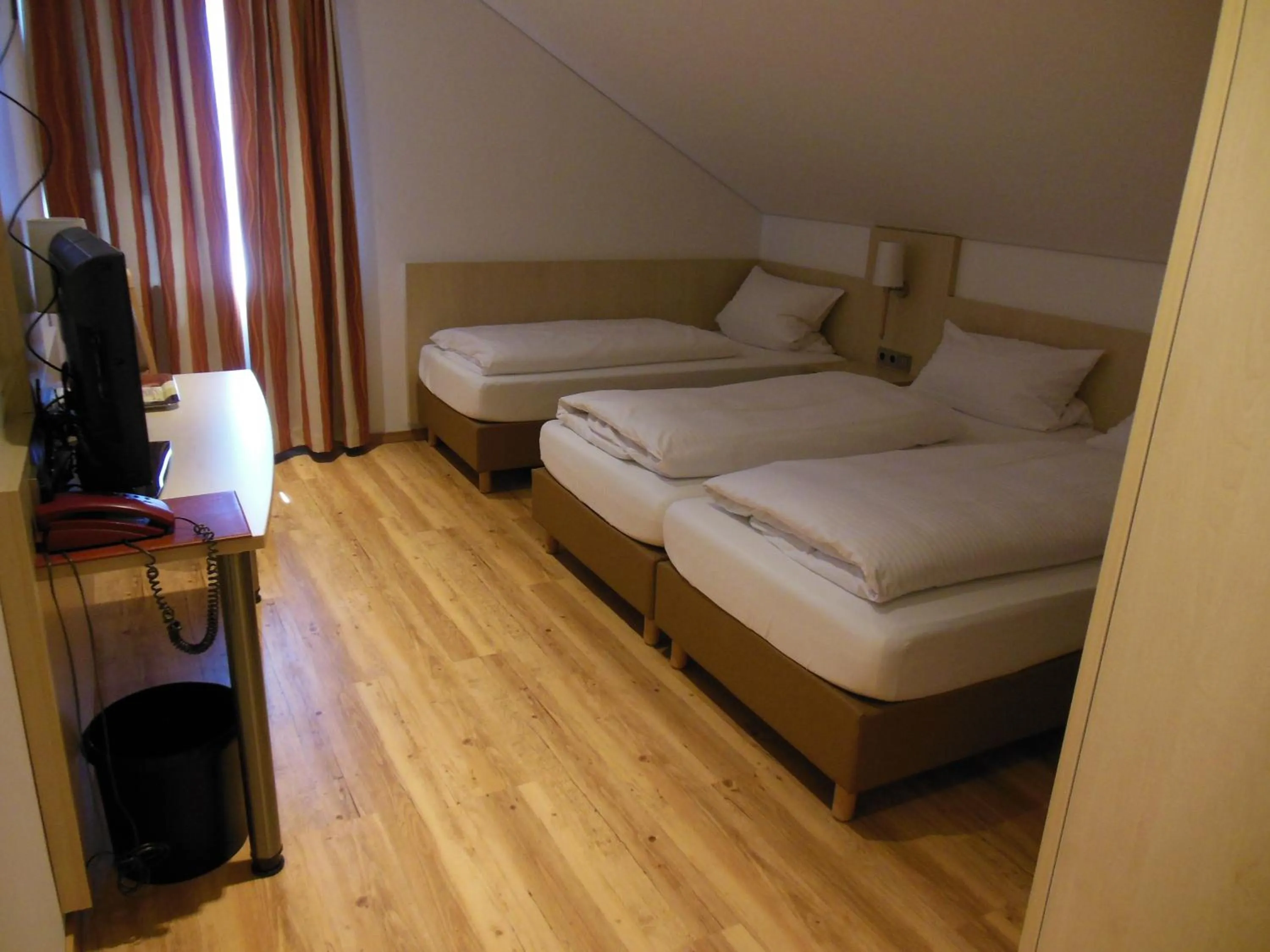 Photo of the whole room, Bed in Hotel & Restaurant Zum Ochsen -Ox Distillery