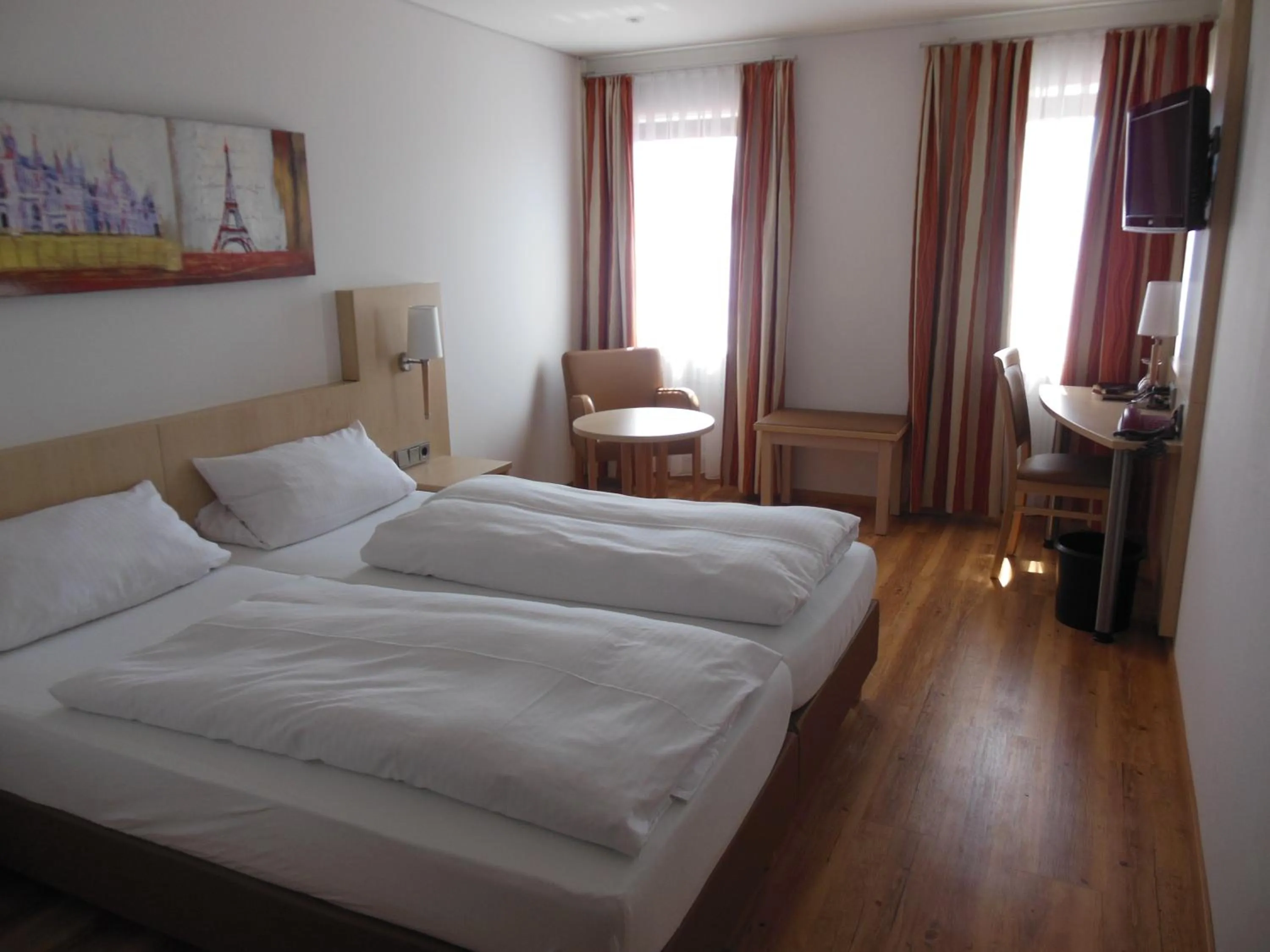 Photo of the whole room, Bed in Hotel & Restaurant Zum Ochsen -Ox Distillery