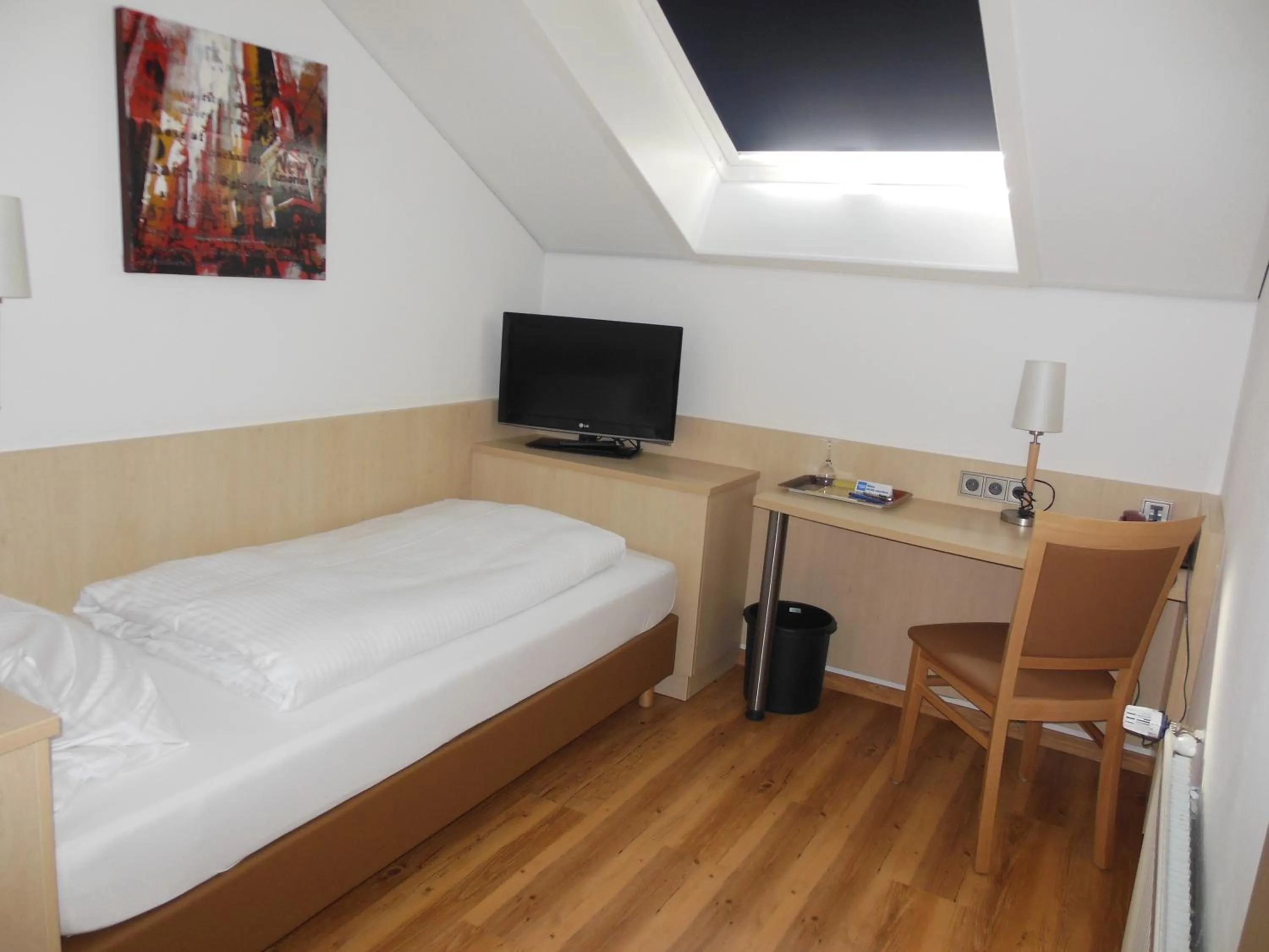 Photo of the whole room, Bed in Hotel & Restaurant Zum Ochsen -Ox Distillery