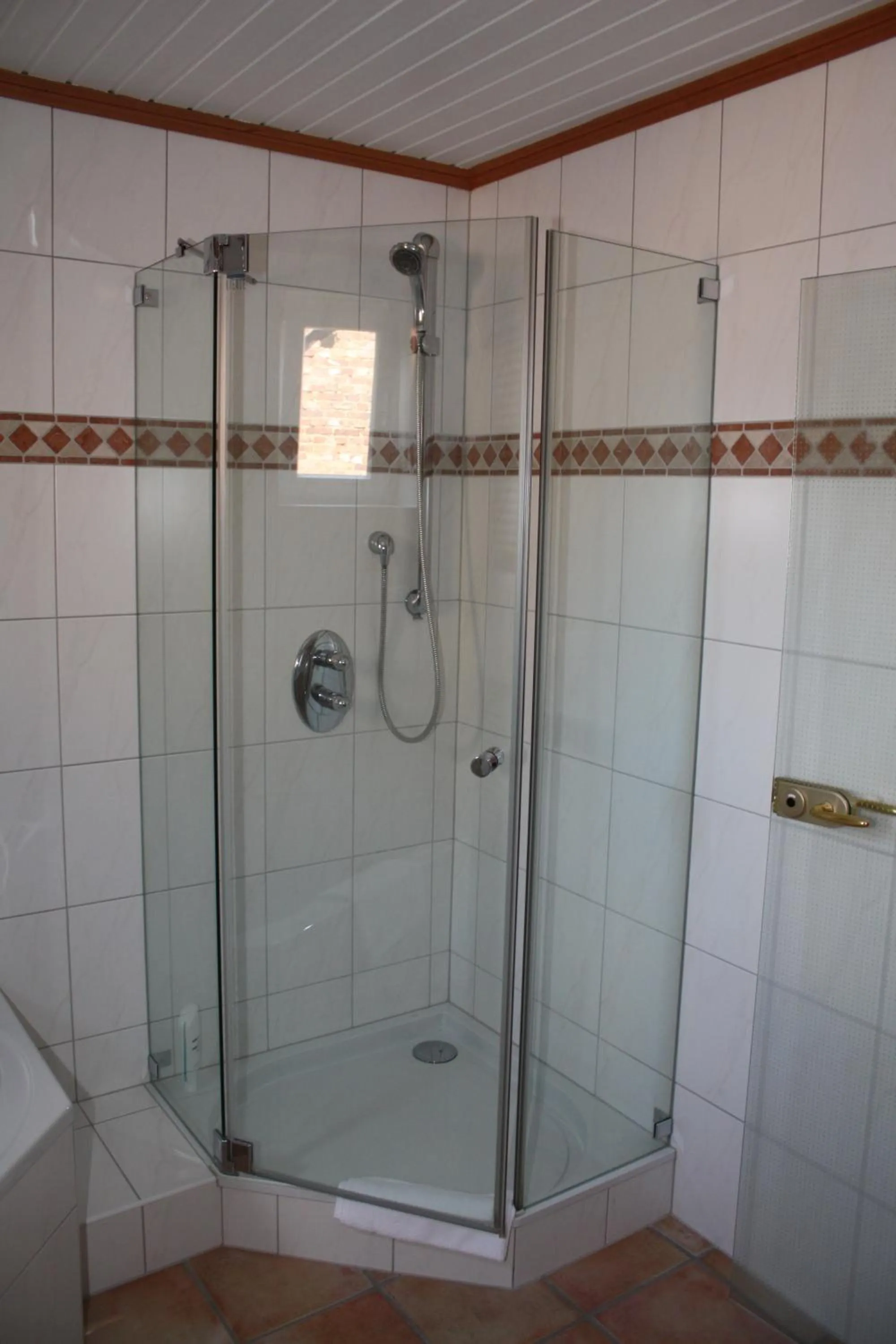 Shower in Hotel & Restaurant Zum Ochsen -Ox Distillery