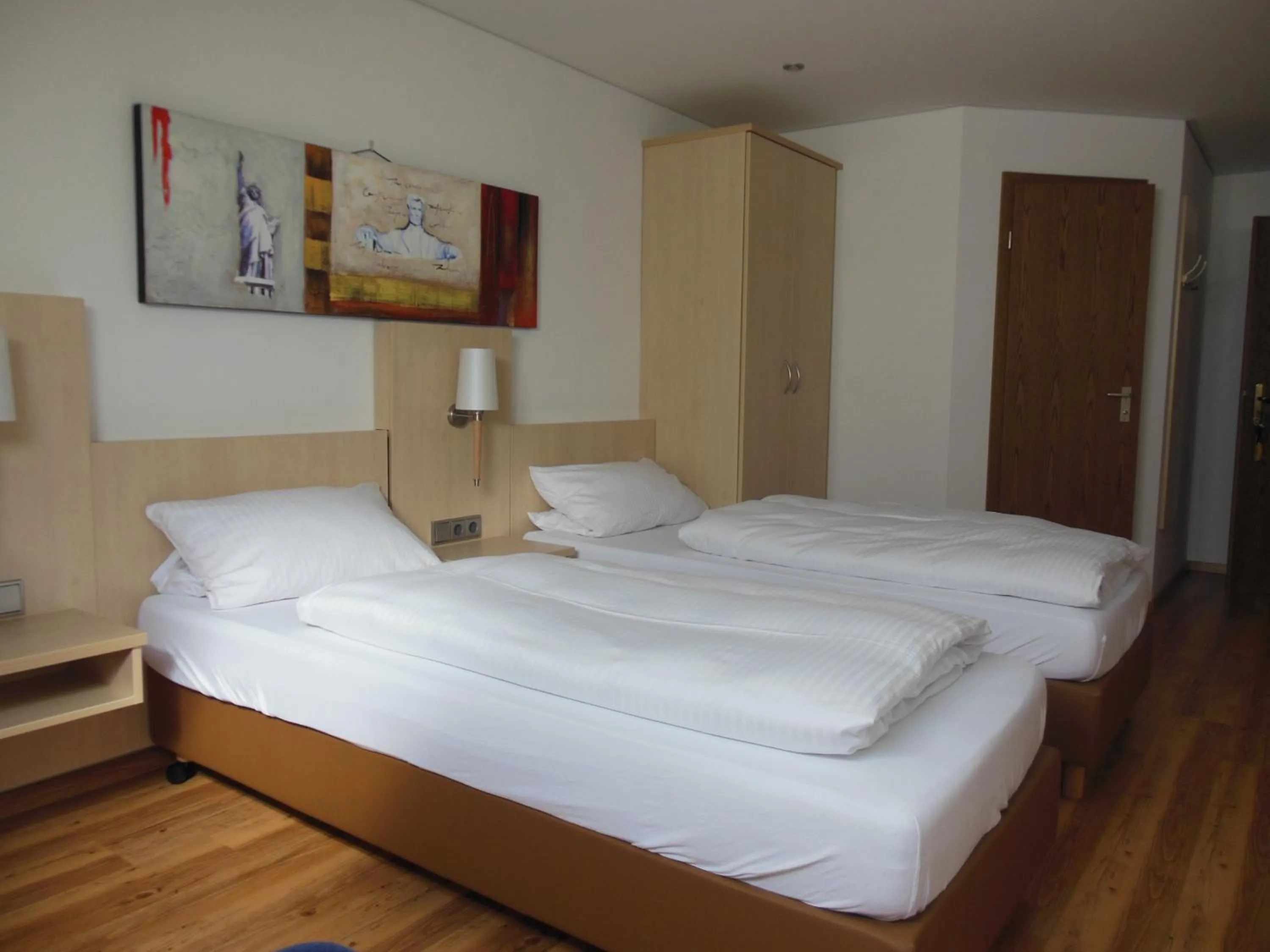 Bed in Hotel & Restaurant Zum Ochsen -Ox Distillery