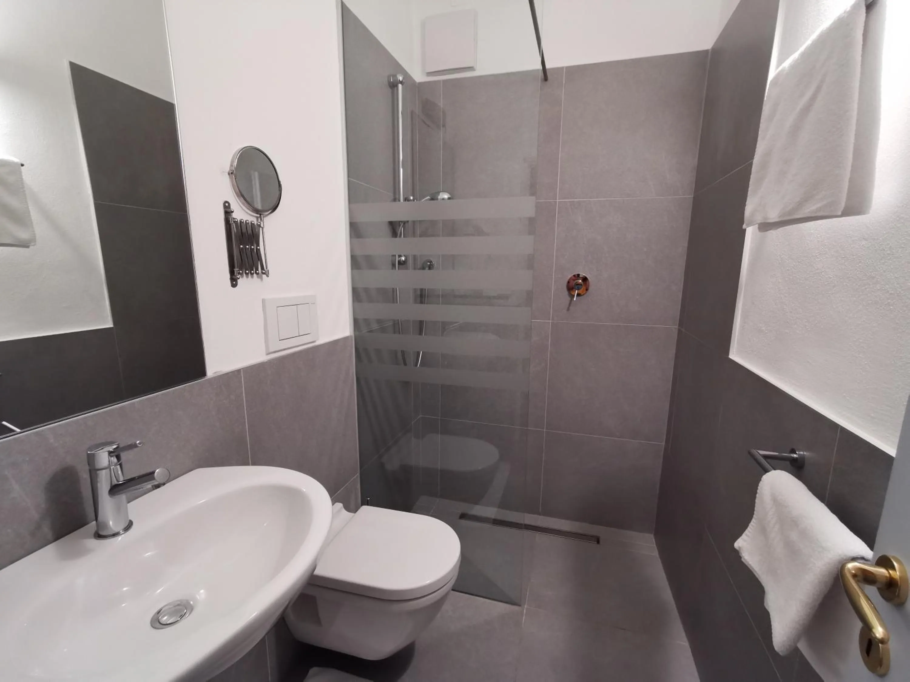 Bathroom in Hotel Adria