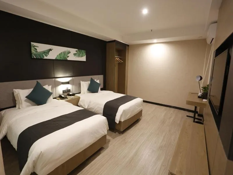 Up and In Kashgar Xiyu Avenue Food Street