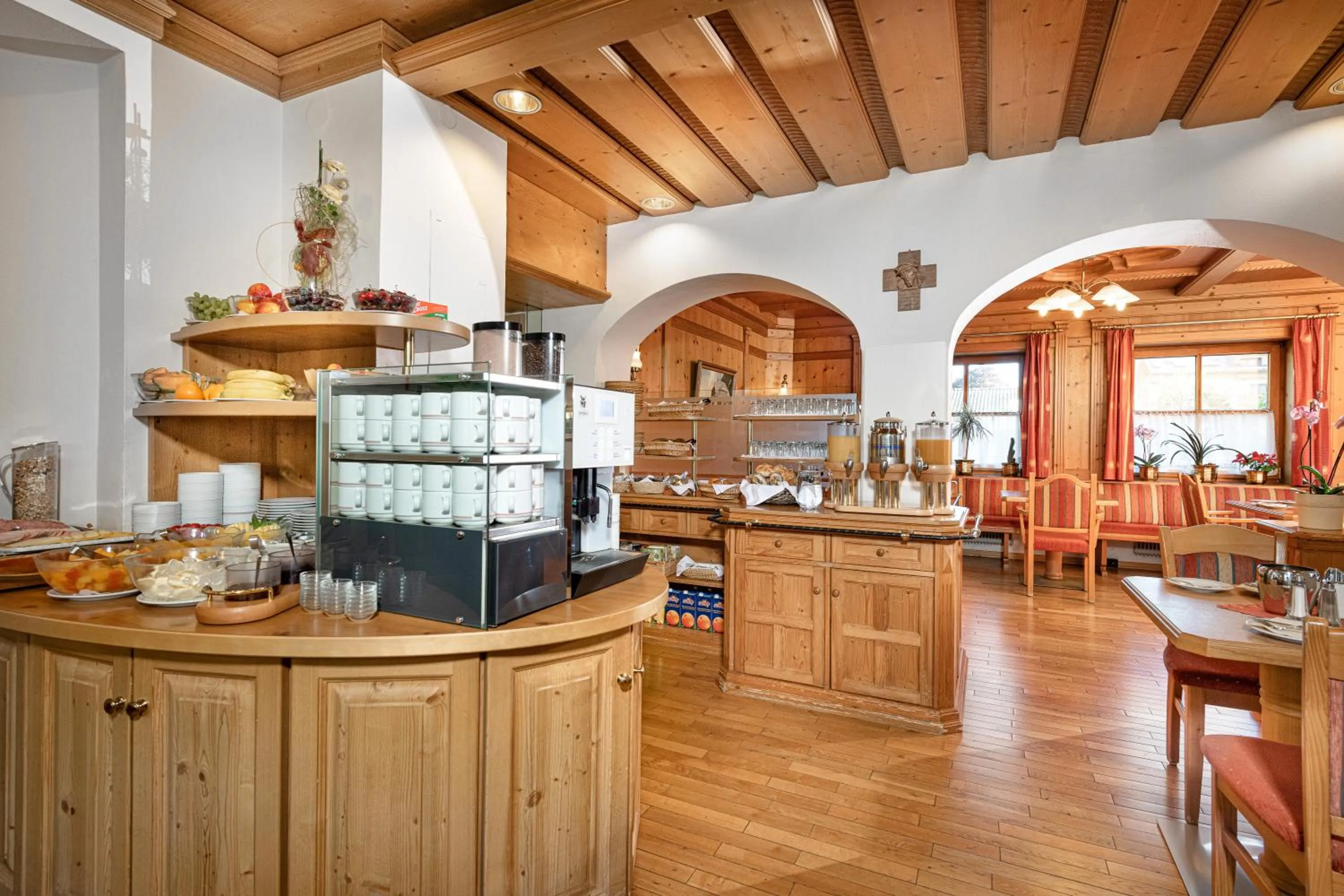 Restaurant/places to eat in Hotel Alpenhof - New Sauna Area