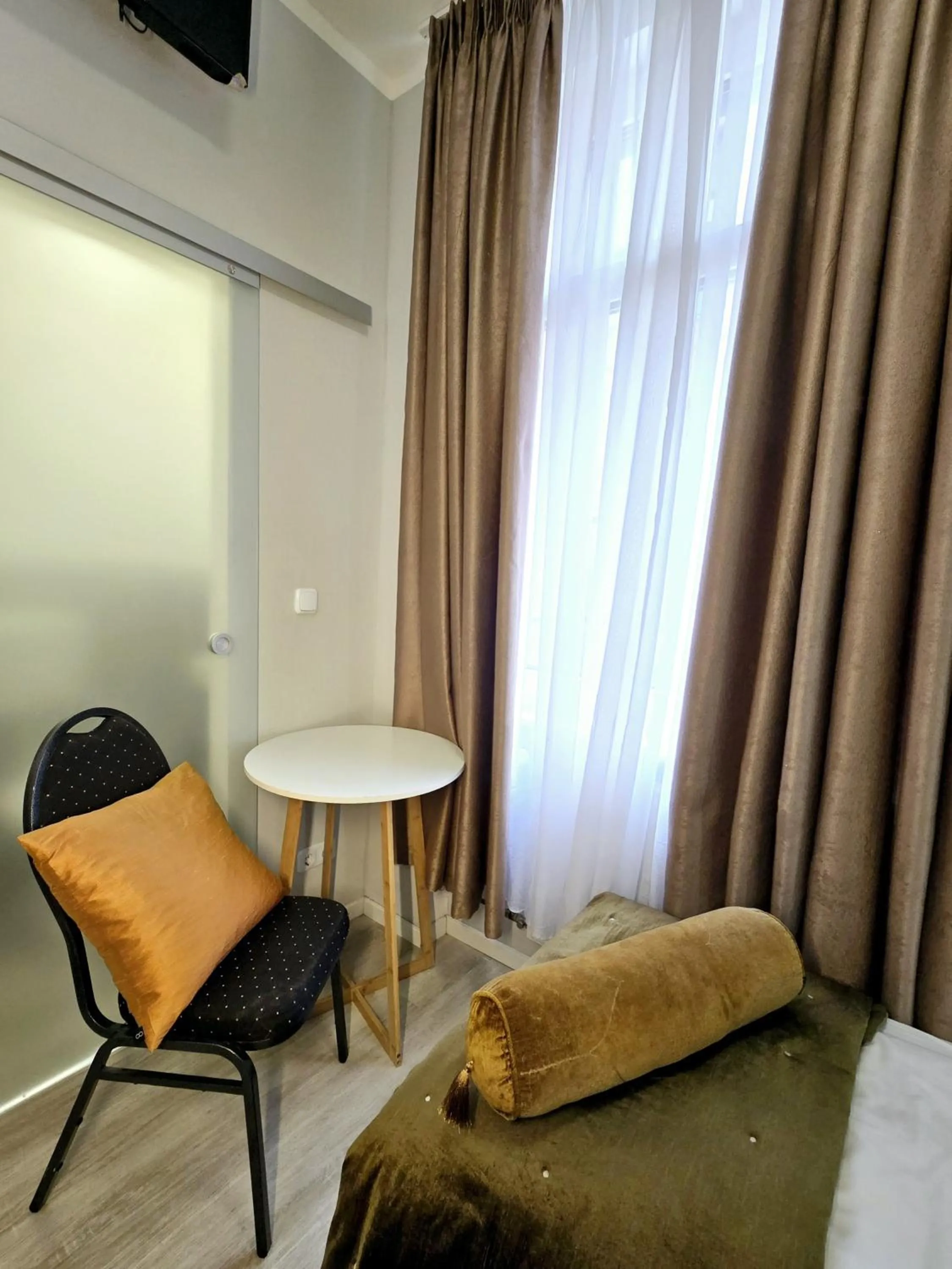 Bedroom, Bed in City Hotel Storch