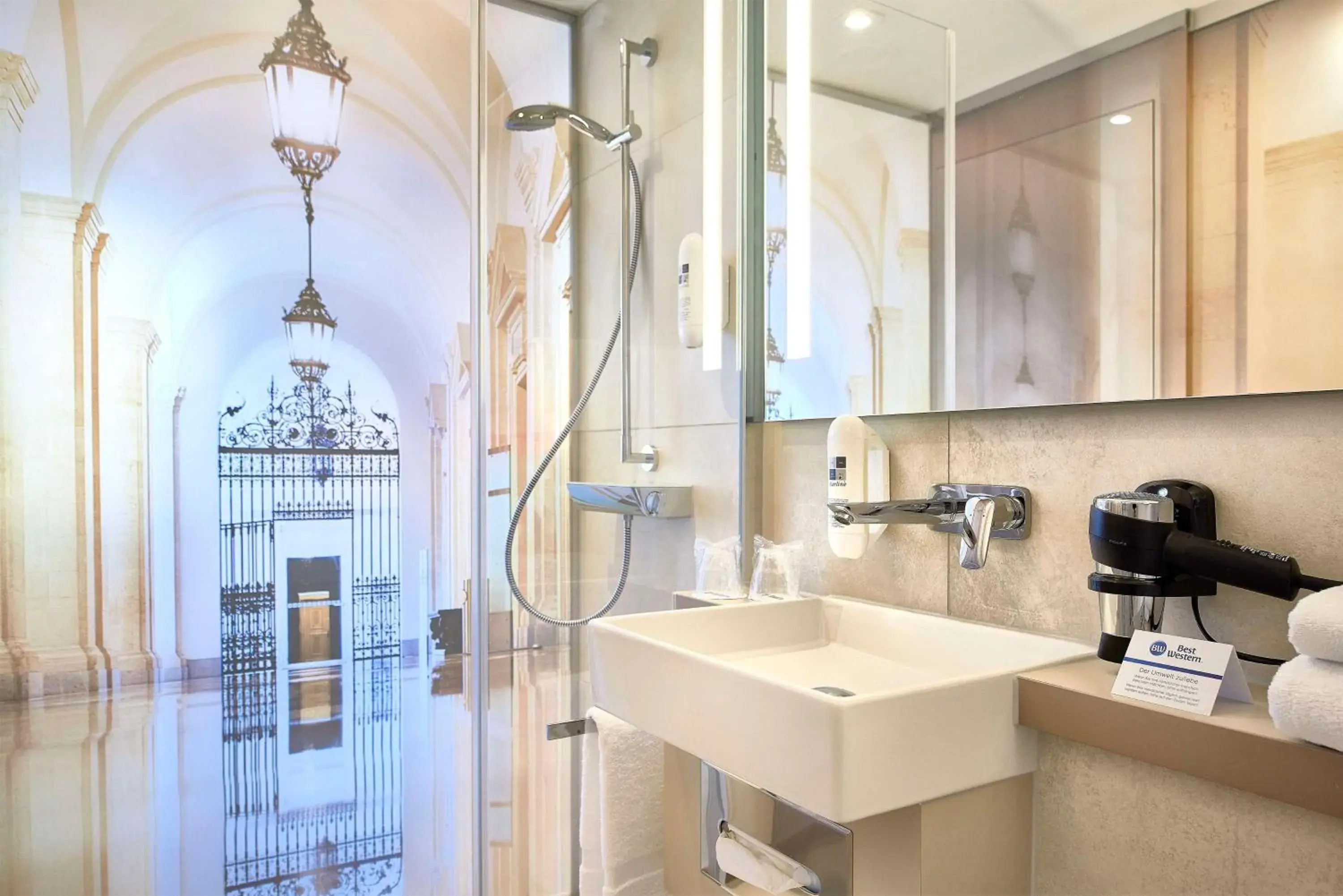 Standard Twin Room in Best Western Hotel Leipzig City Centre Standard Twin Room in Best Western Hotel Leipzig City Centre