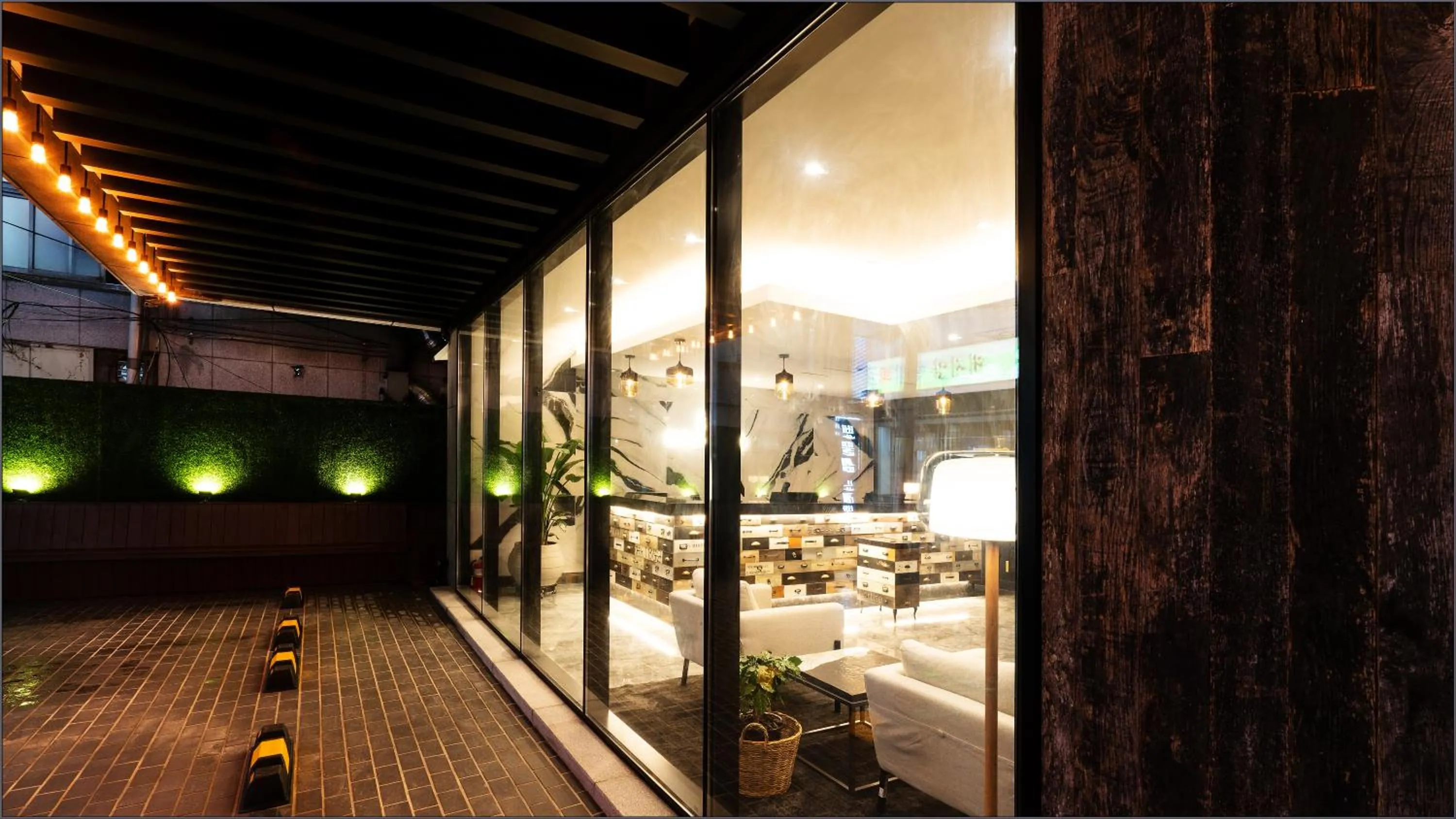 Property building in LALA VIANCO BUSINESS Hotel