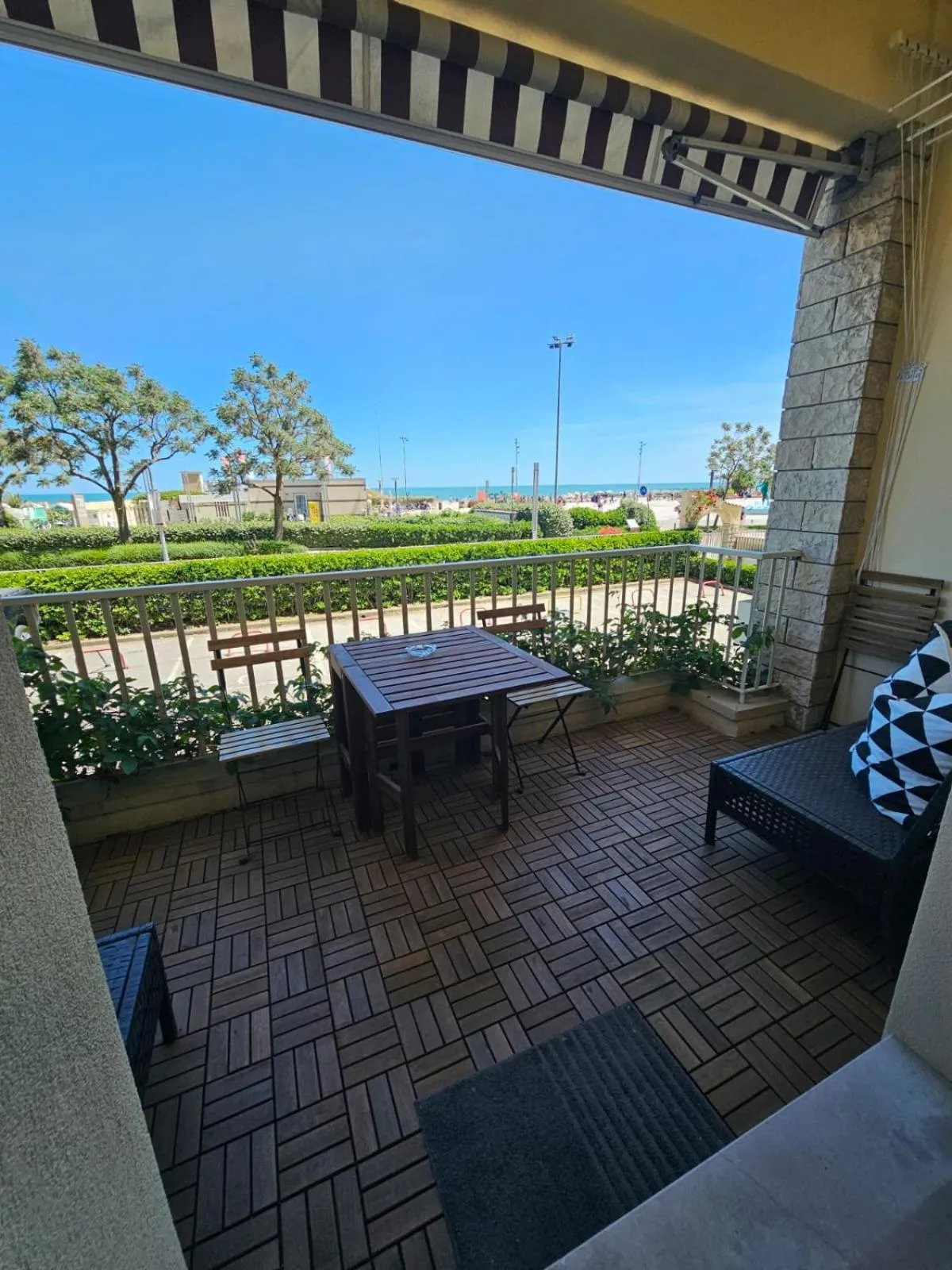 Patio in Appartamento con Terrazza Fronte Mare