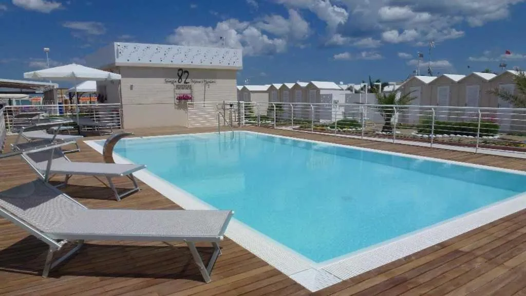 Pool view in Appartamento con Terrazza Fronte Mare