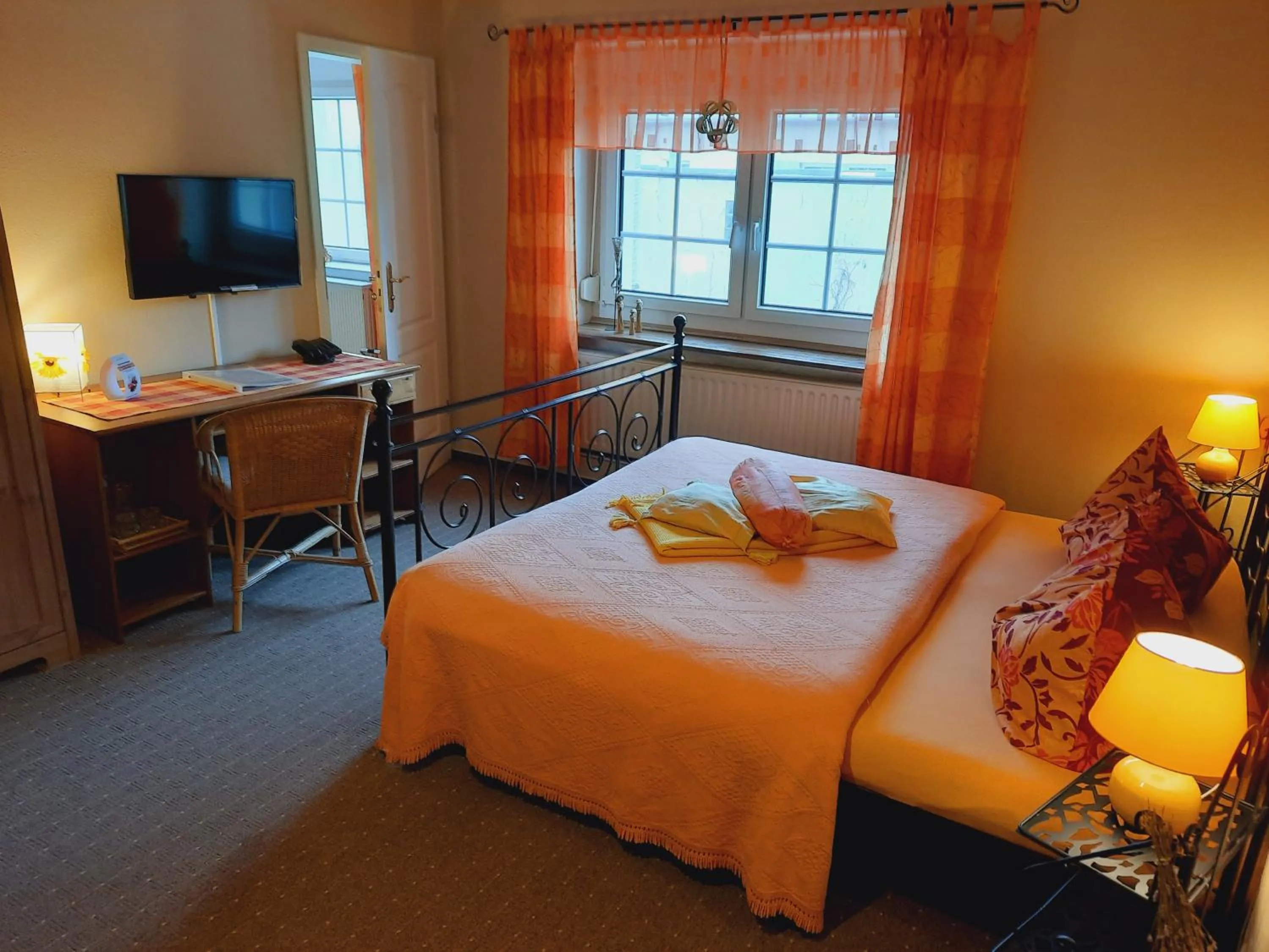 Photo of the whole room, Bed in Hermanns Hotel Zum Goldenen Stern