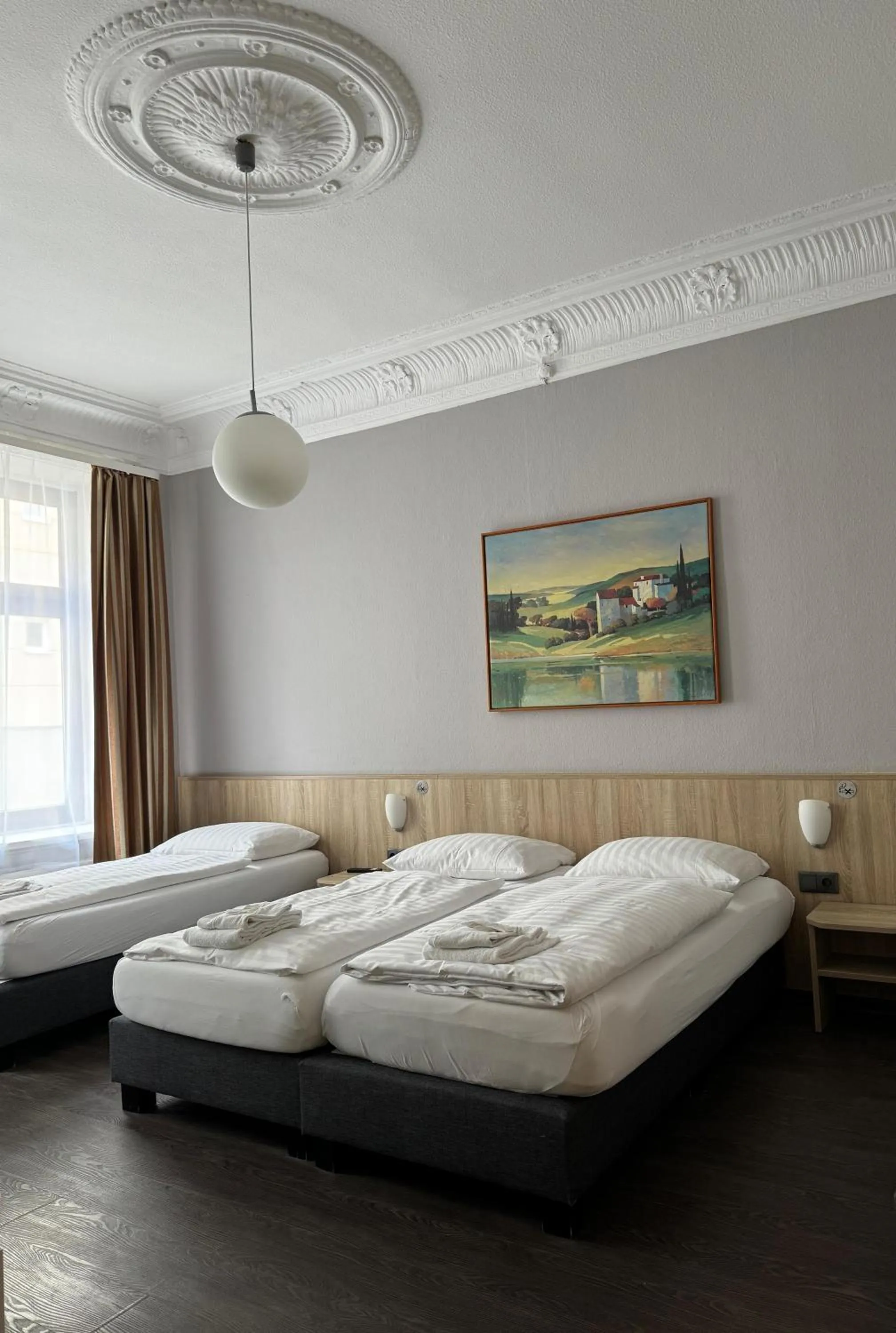 Bedroom, Bed in Hotel Kieler Hof - Hamburg Central Station